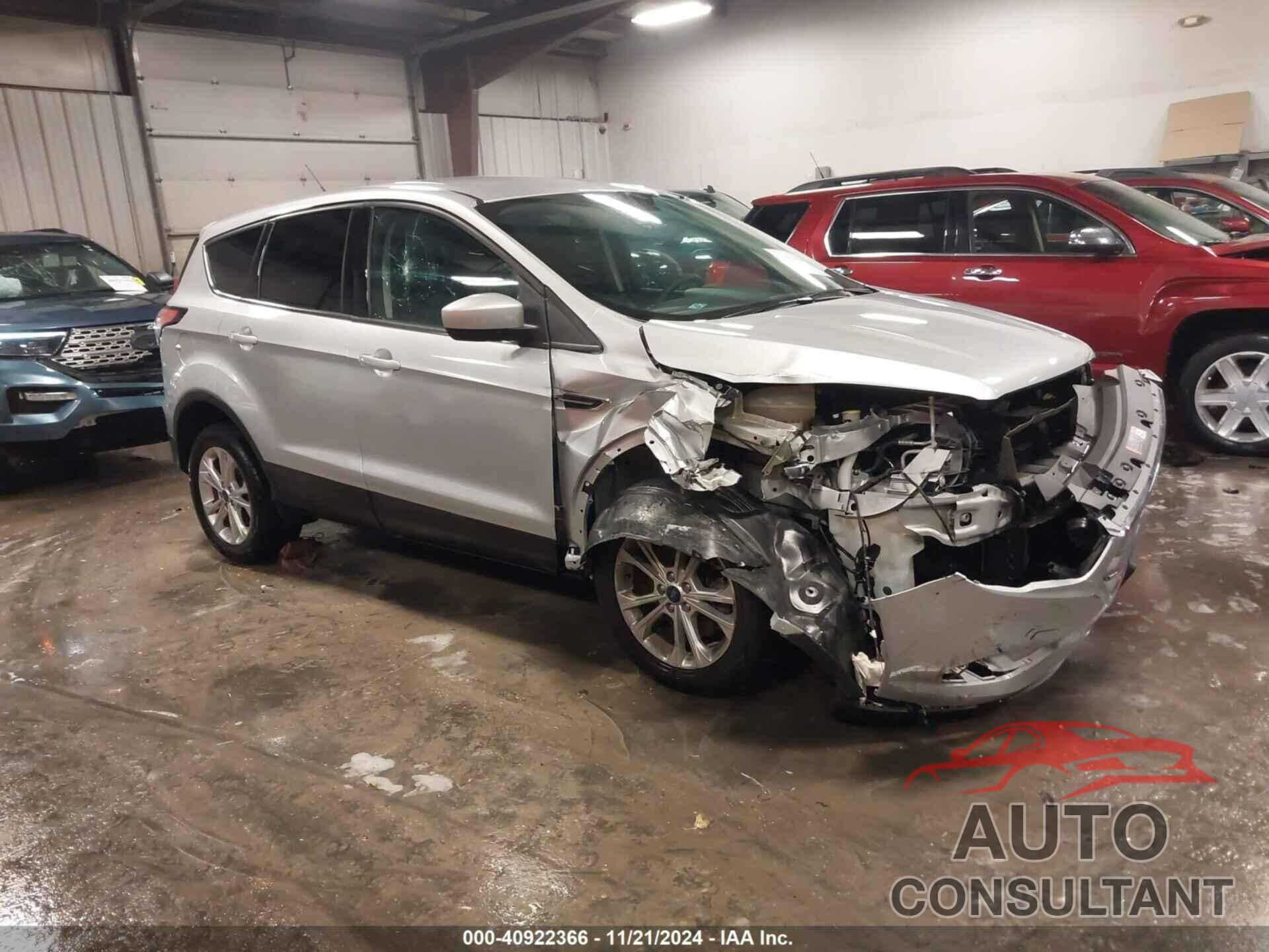 FORD ESCAPE 2017 - 1FMCU9G92HUD59215