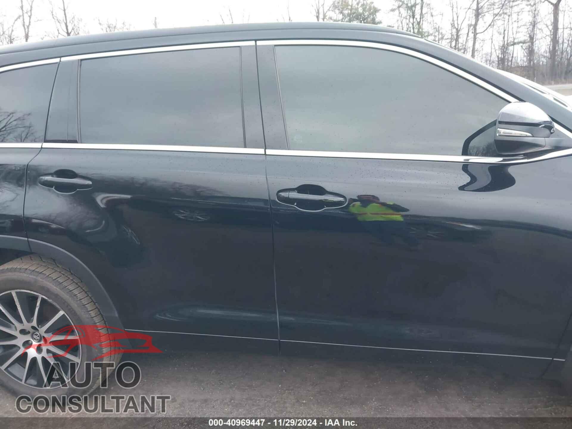 TOYOTA HIGHLANDER 2018 - 5TDJZRFH1JS548664