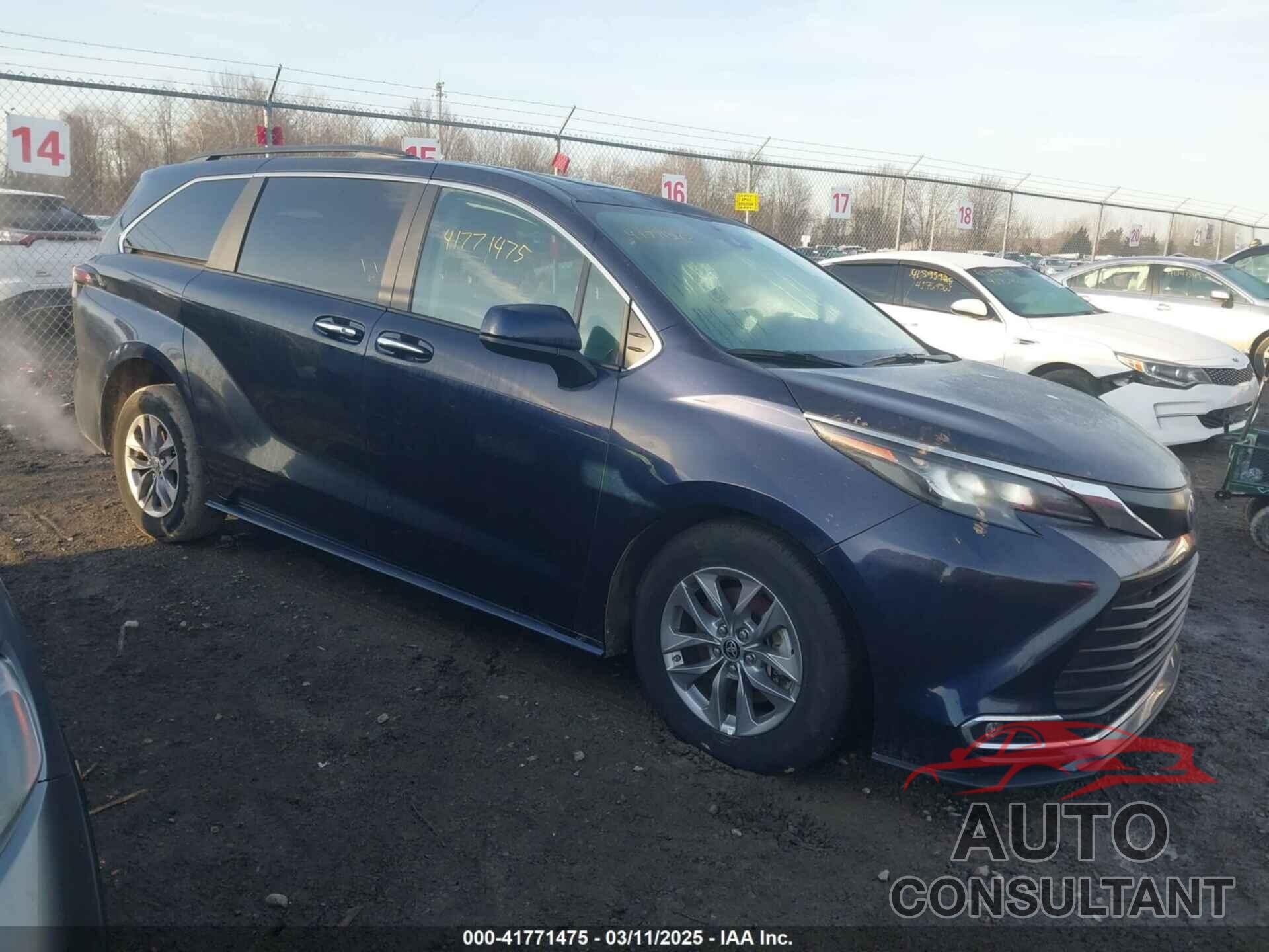 TOYOTA SIENNA 2024 - 5TDYRKEC8RS215451