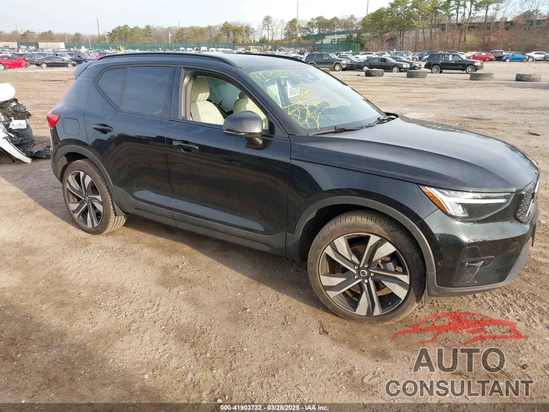 VOLVO XC40 2023 - YV4L12UW6P2082915