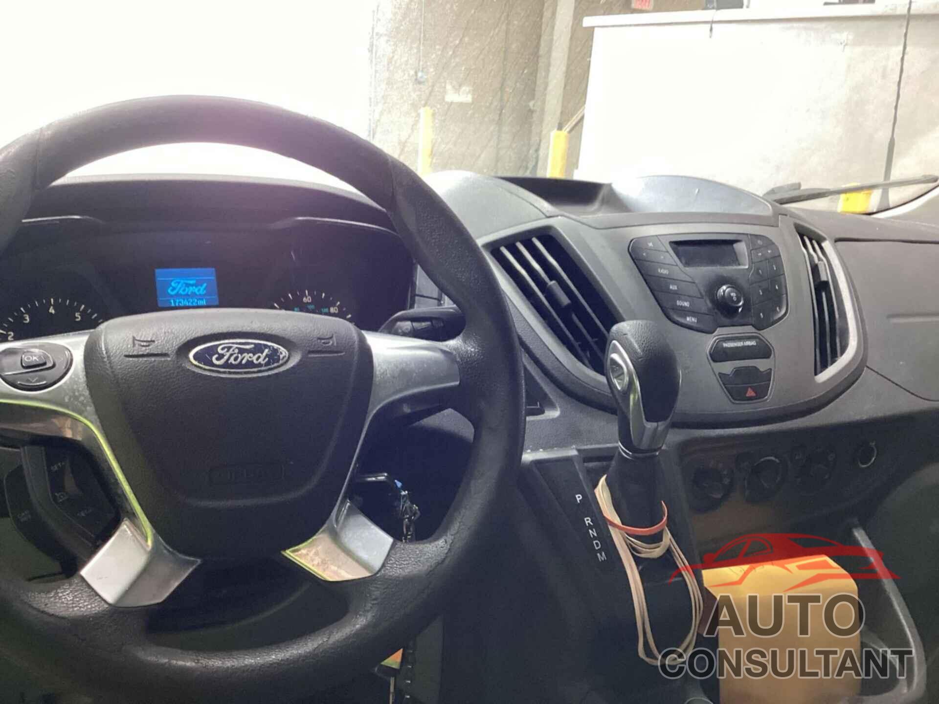 FORD TRANSIT-150 2017 - 1FTYE1ZM9HKA12356
