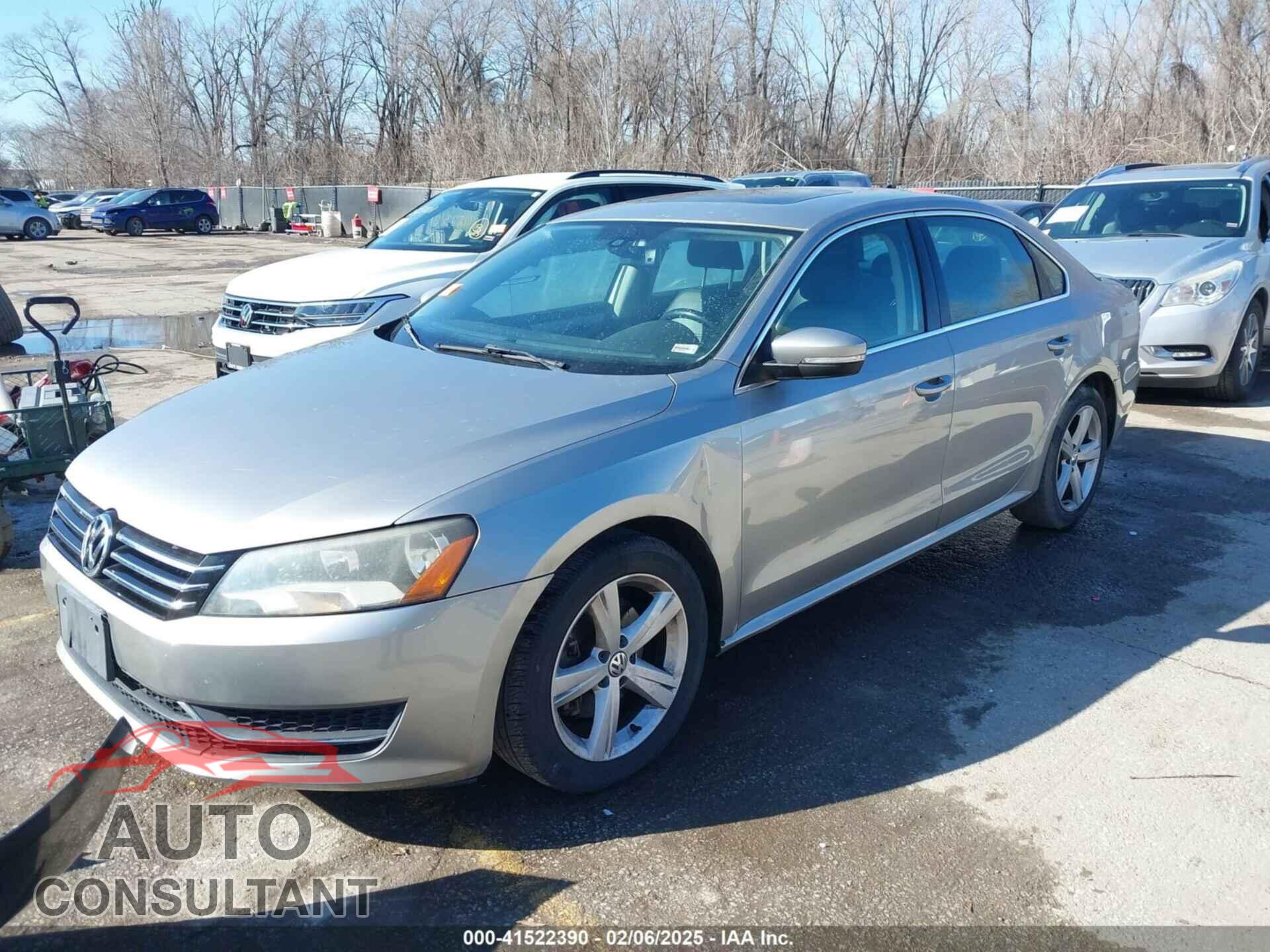 VOLKSWAGEN PASSAT 2013 - 1VWBH7A33DC110643