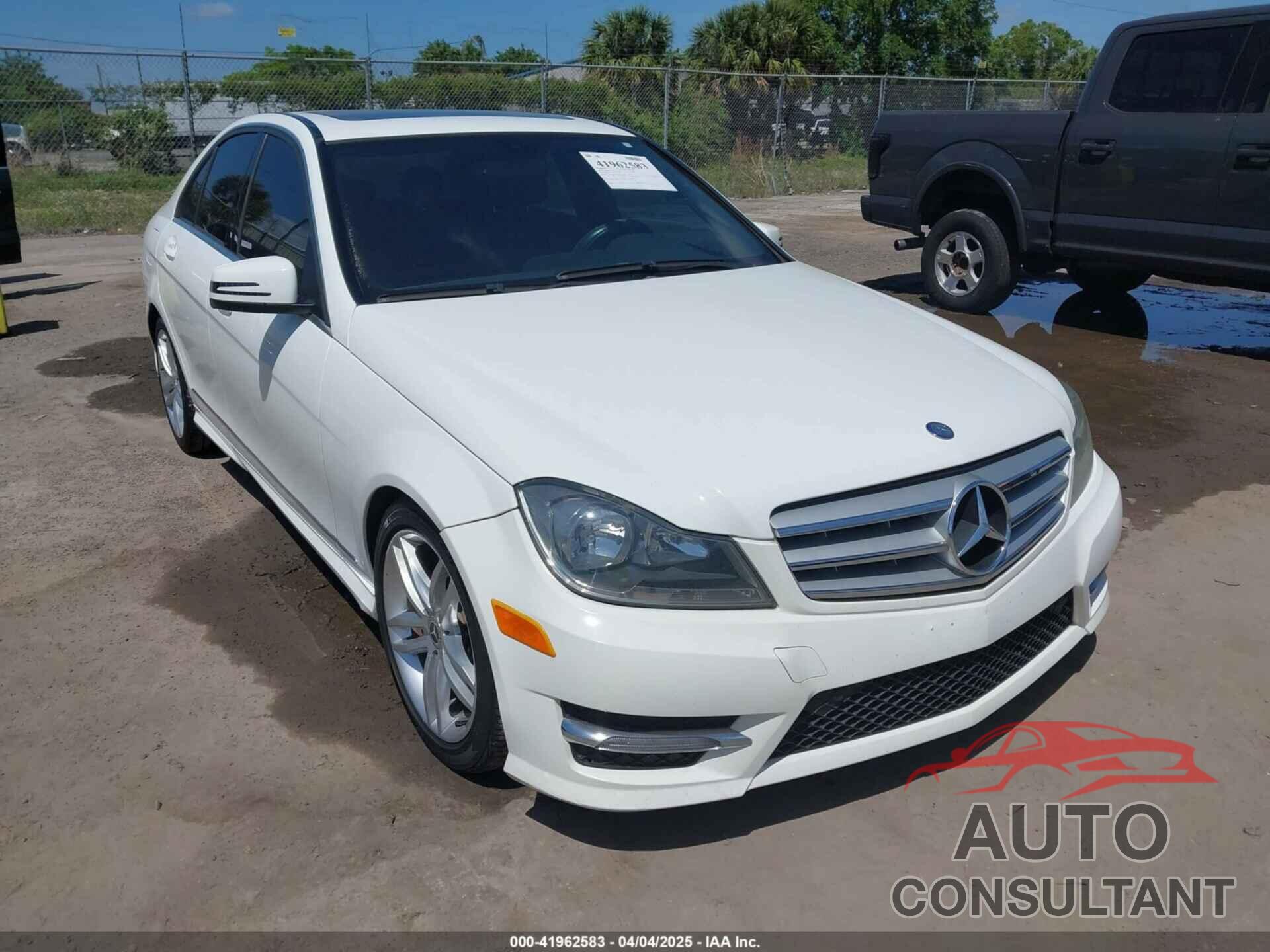MERCEDES-BENZ C 300 2013 - WDDGF8AB9DR266104