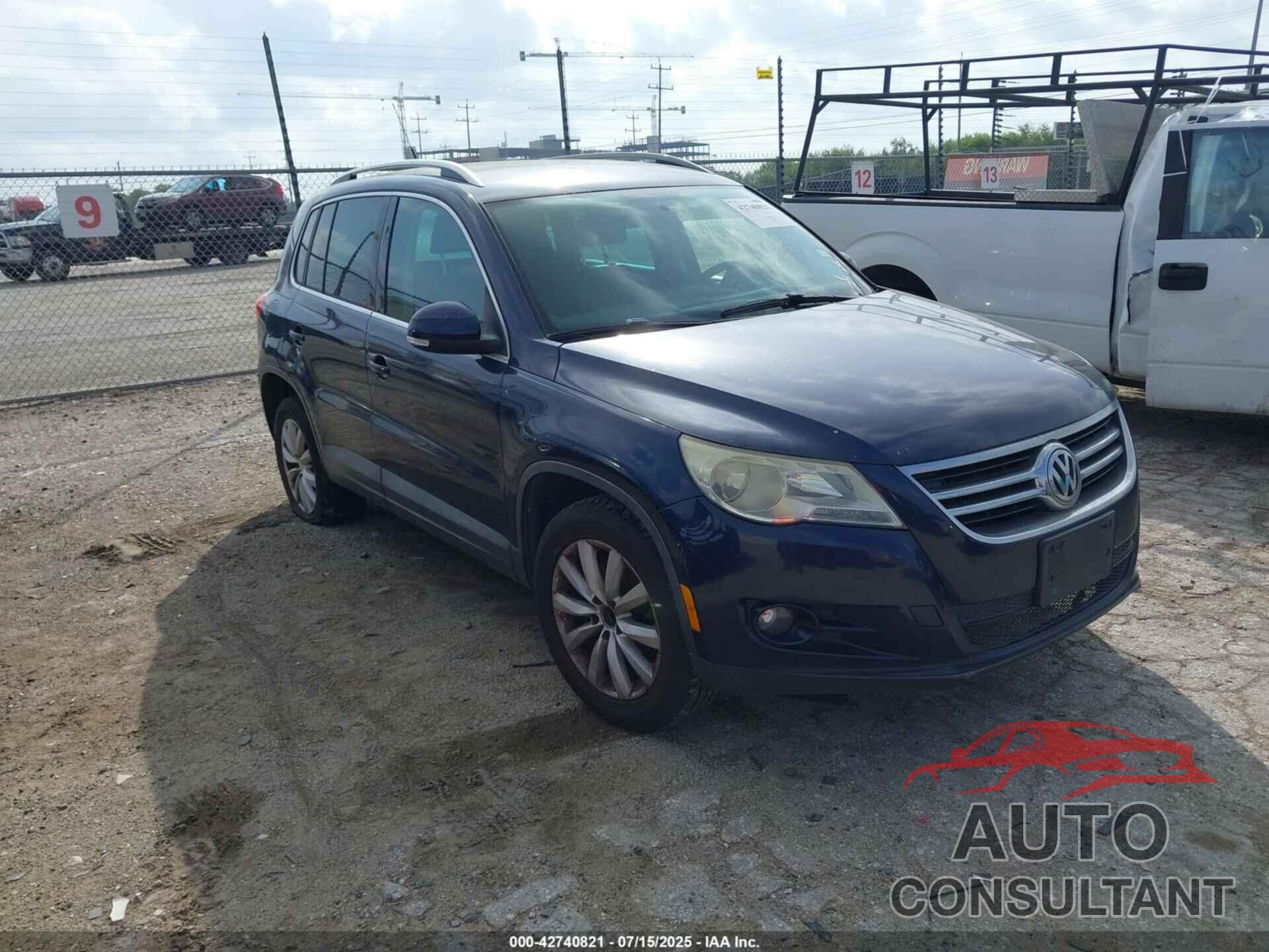 VOLKSWAGEN TIGUAN 2011 - WVGAV7AX7BW530357
