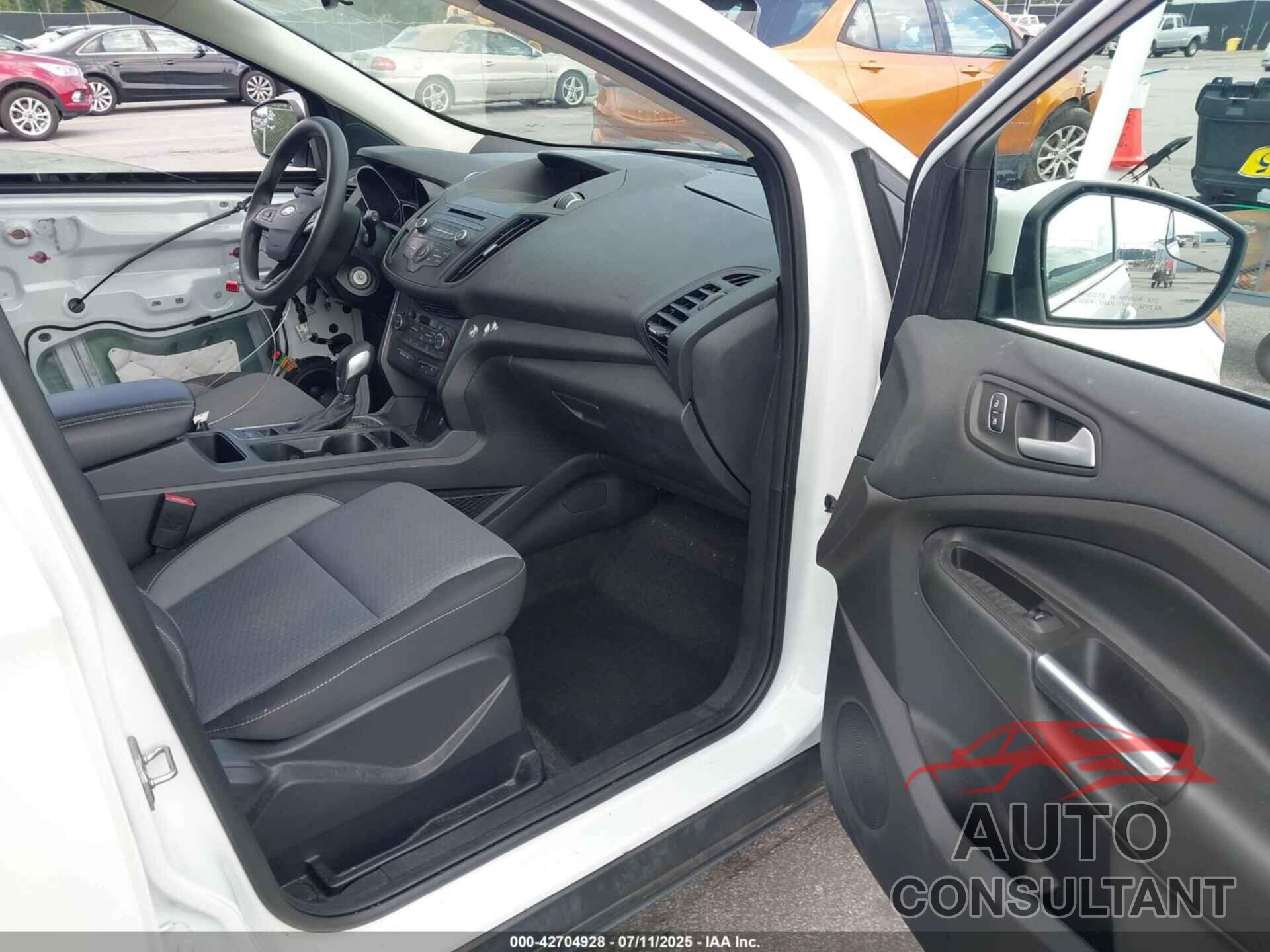 FORD ESCAPE 2018 - 1FMCU0GD2JUB47551