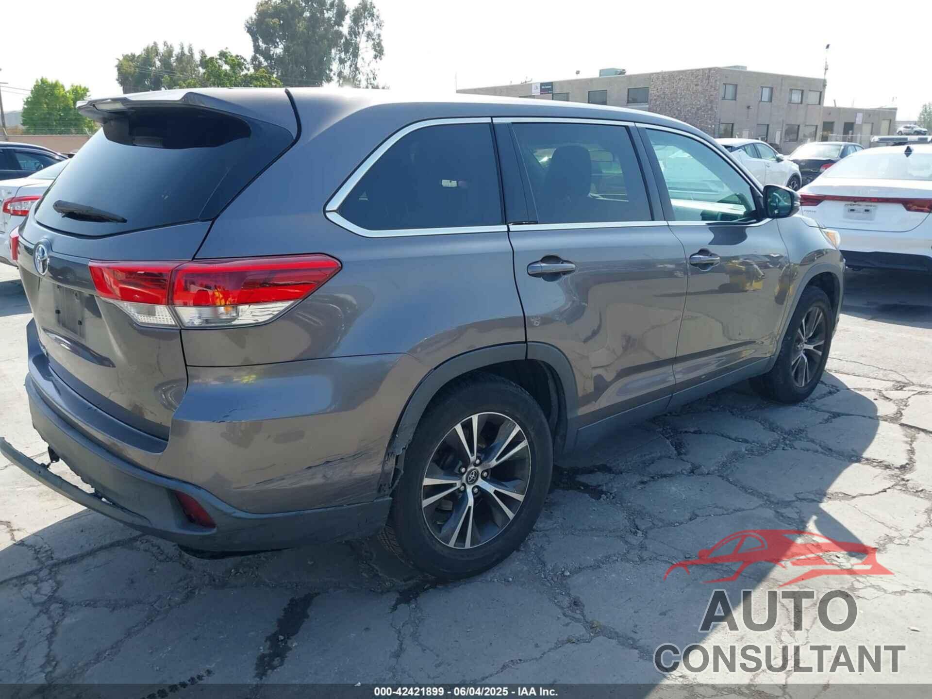 TOYOTA HIGHLANDER 2019 - 5TDZZRFH6KS326822