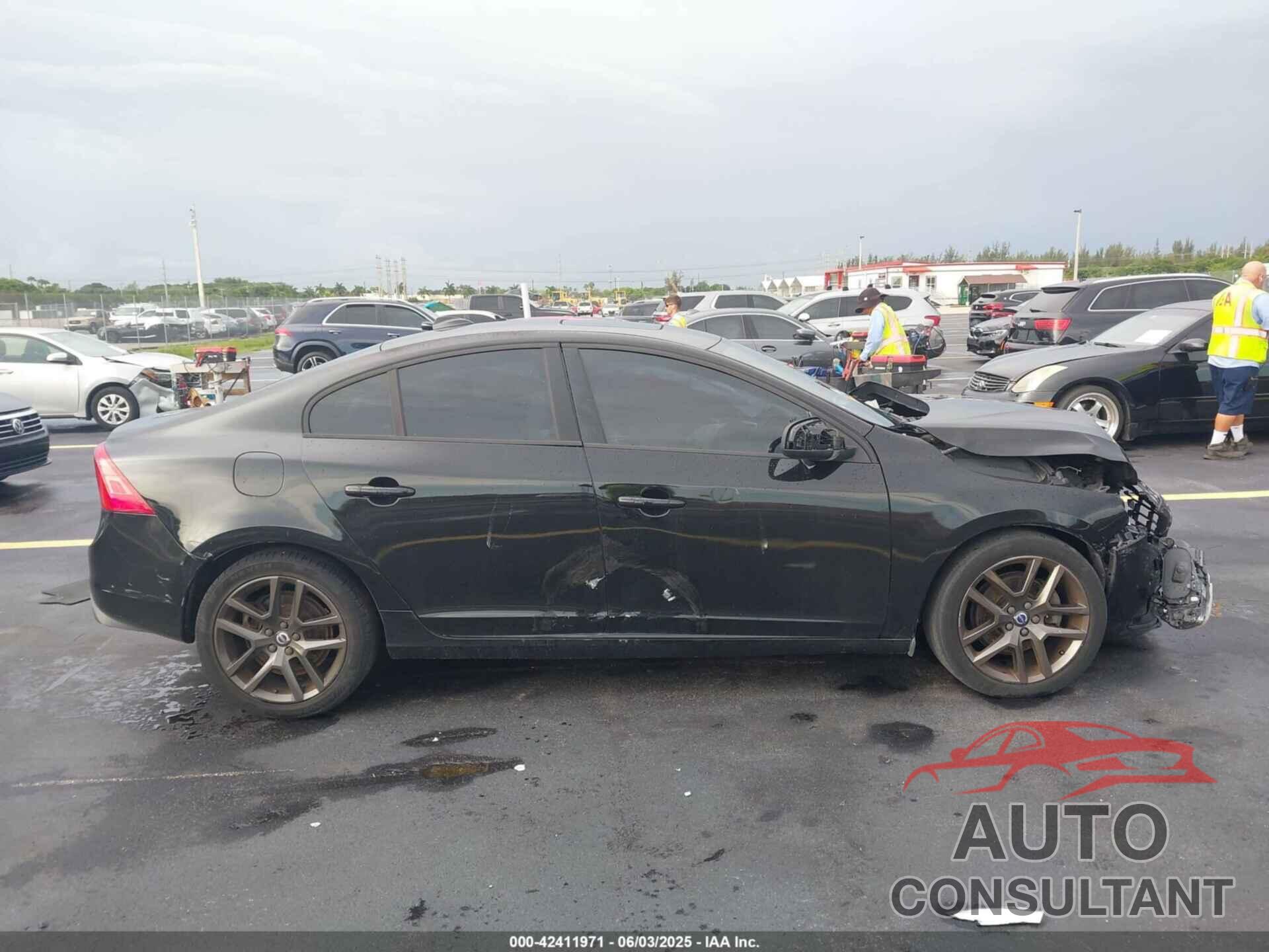 VOLVO S60 2017 - YV126MFL8H2422804