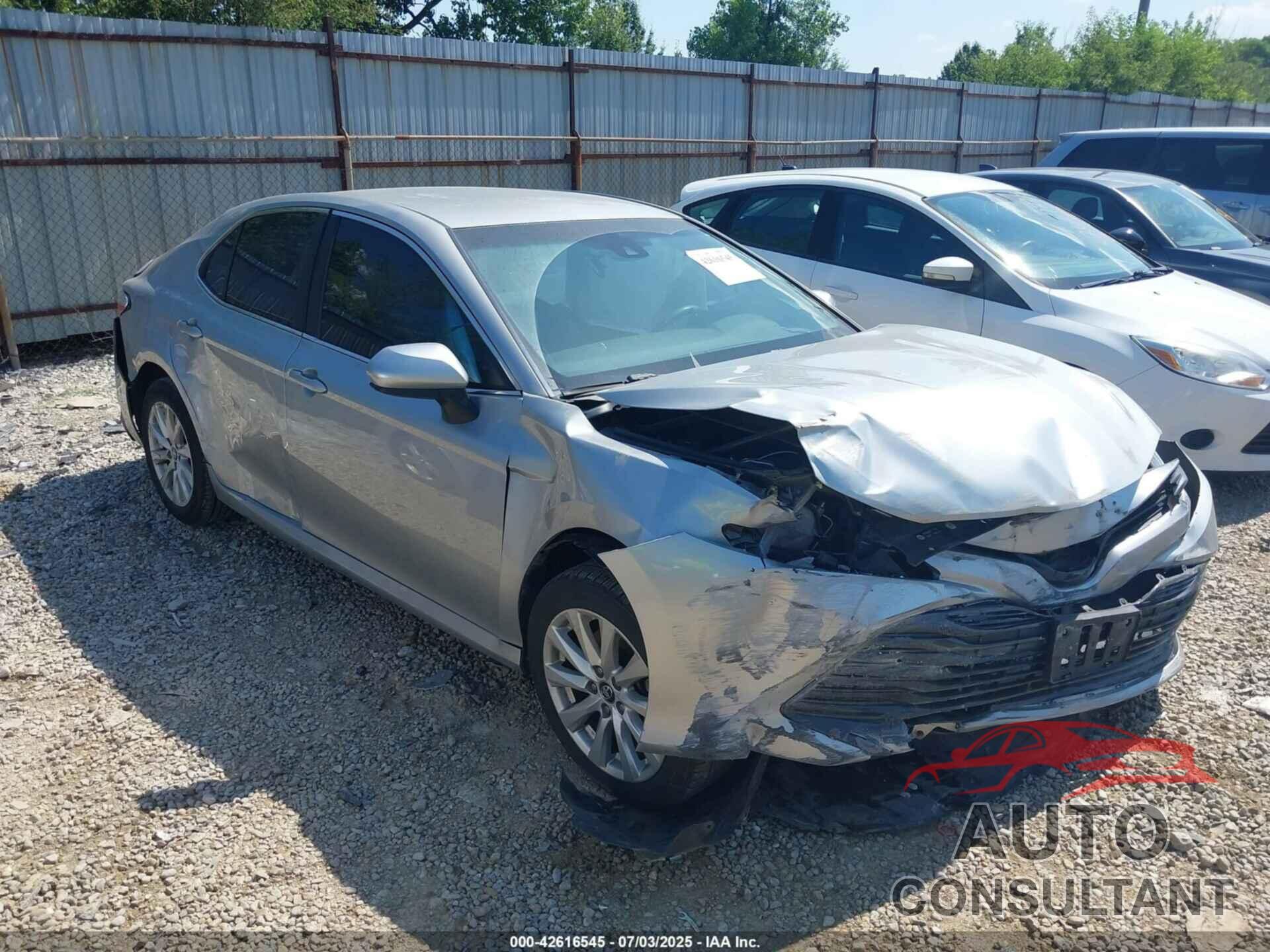 TOYOTA CAMRY 2018 - 4T1B11HK3JU108135