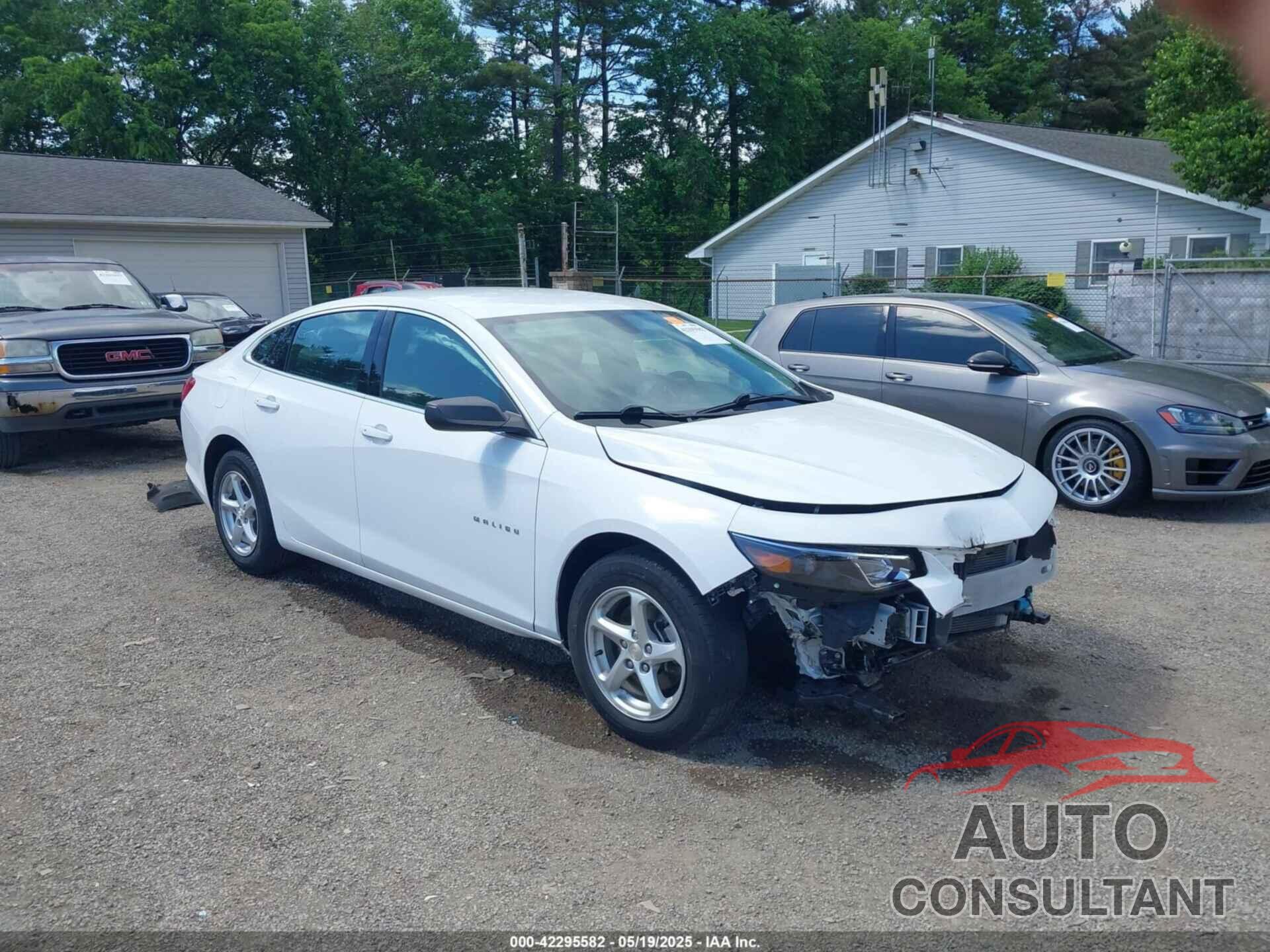 CHEVROLET MALIBU 2018 - 1G1ZB5ST4JF270183
