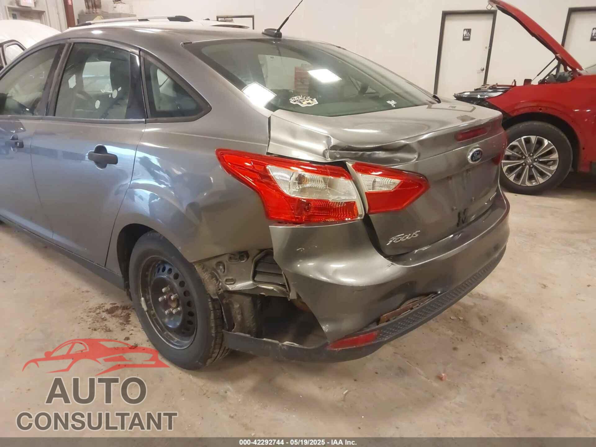 FORD FOCUS 2014 - 1FADP3E26EL406031