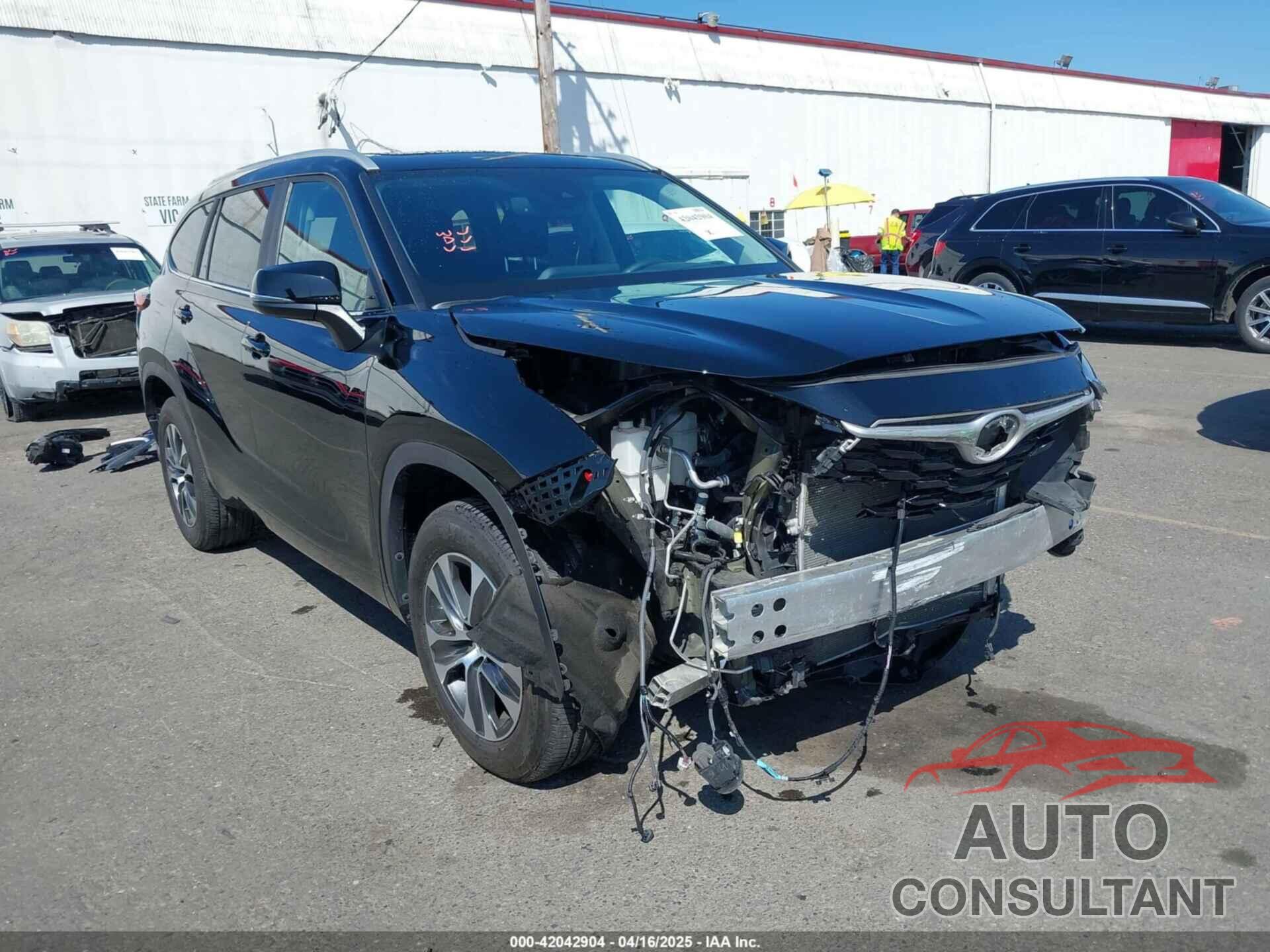TOYOTA HIGHLANDER 2023 - 5TDKDRAHXPS010127