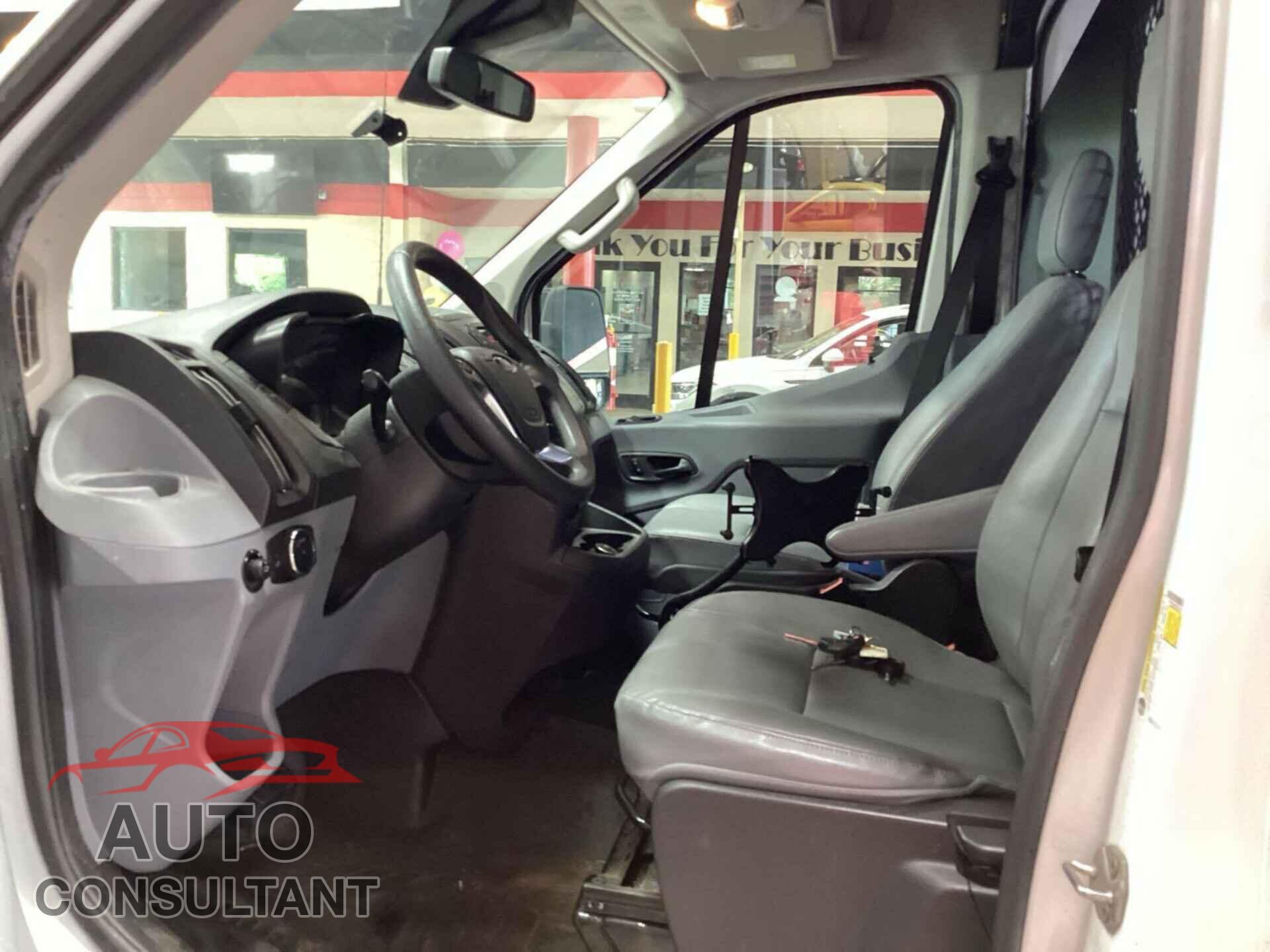 FORD TRANSIT 2019 - 1FTYR2CM3KKA70067