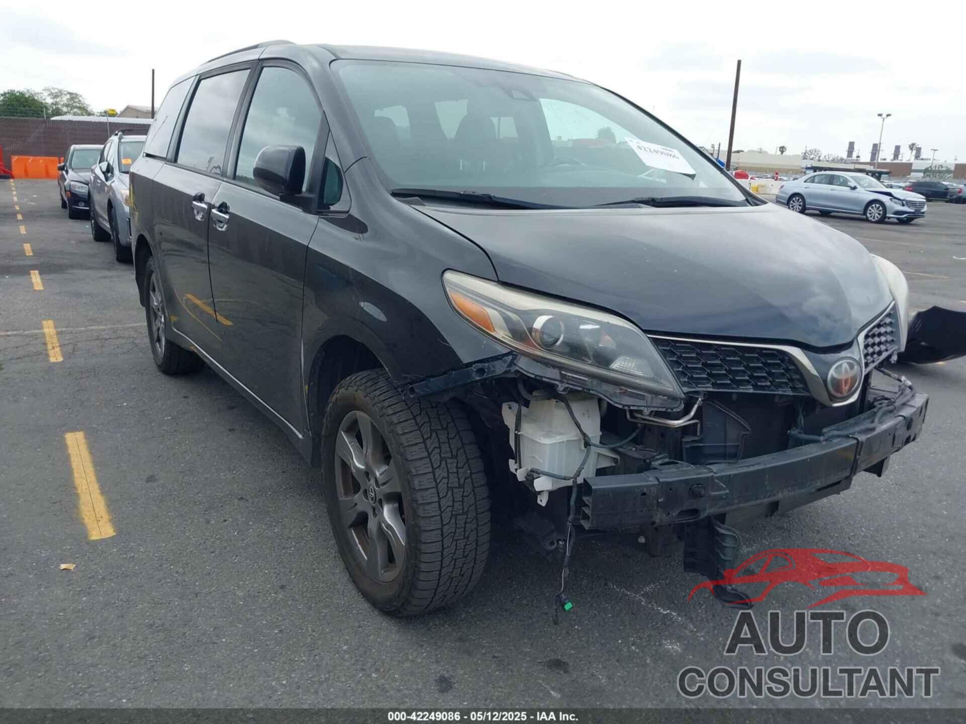 TOYOTA SIENNA 2018 - 5TDXZ3DC0JS939237