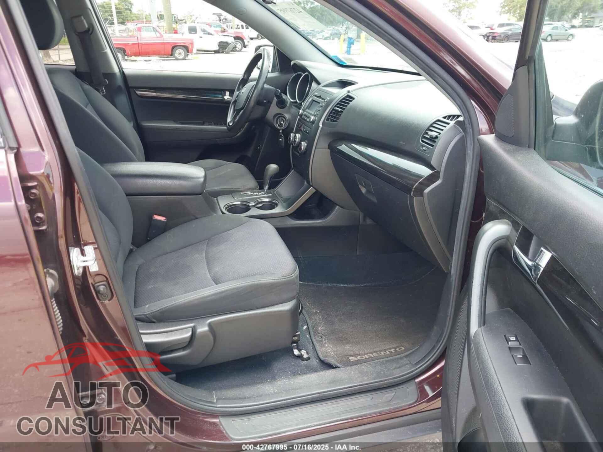KIA SORENTO 2011 - 5XYKT3A11BG053473