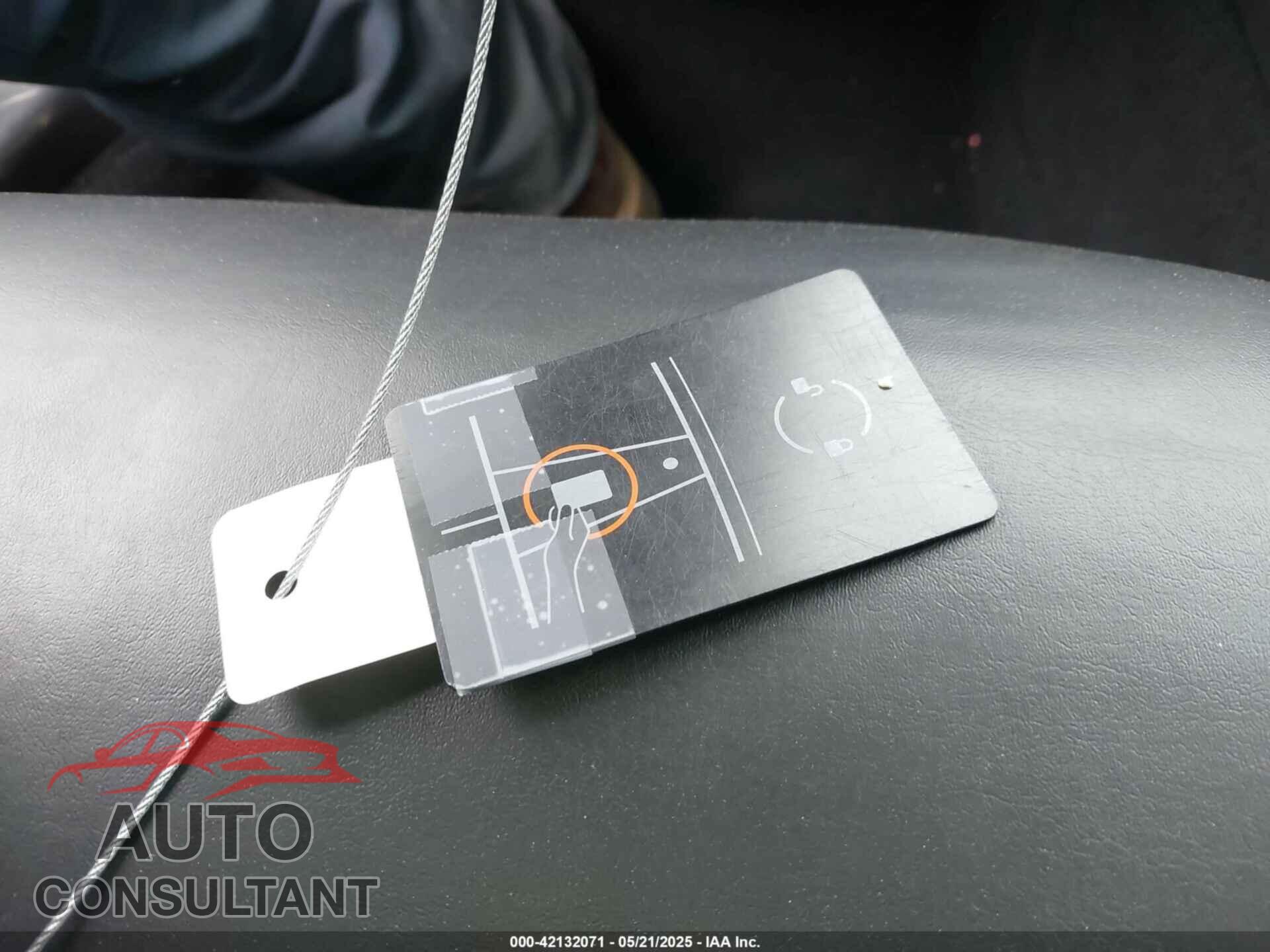 TESLA MODEL 3 2021 - 5YJ3E1EB2MF049237