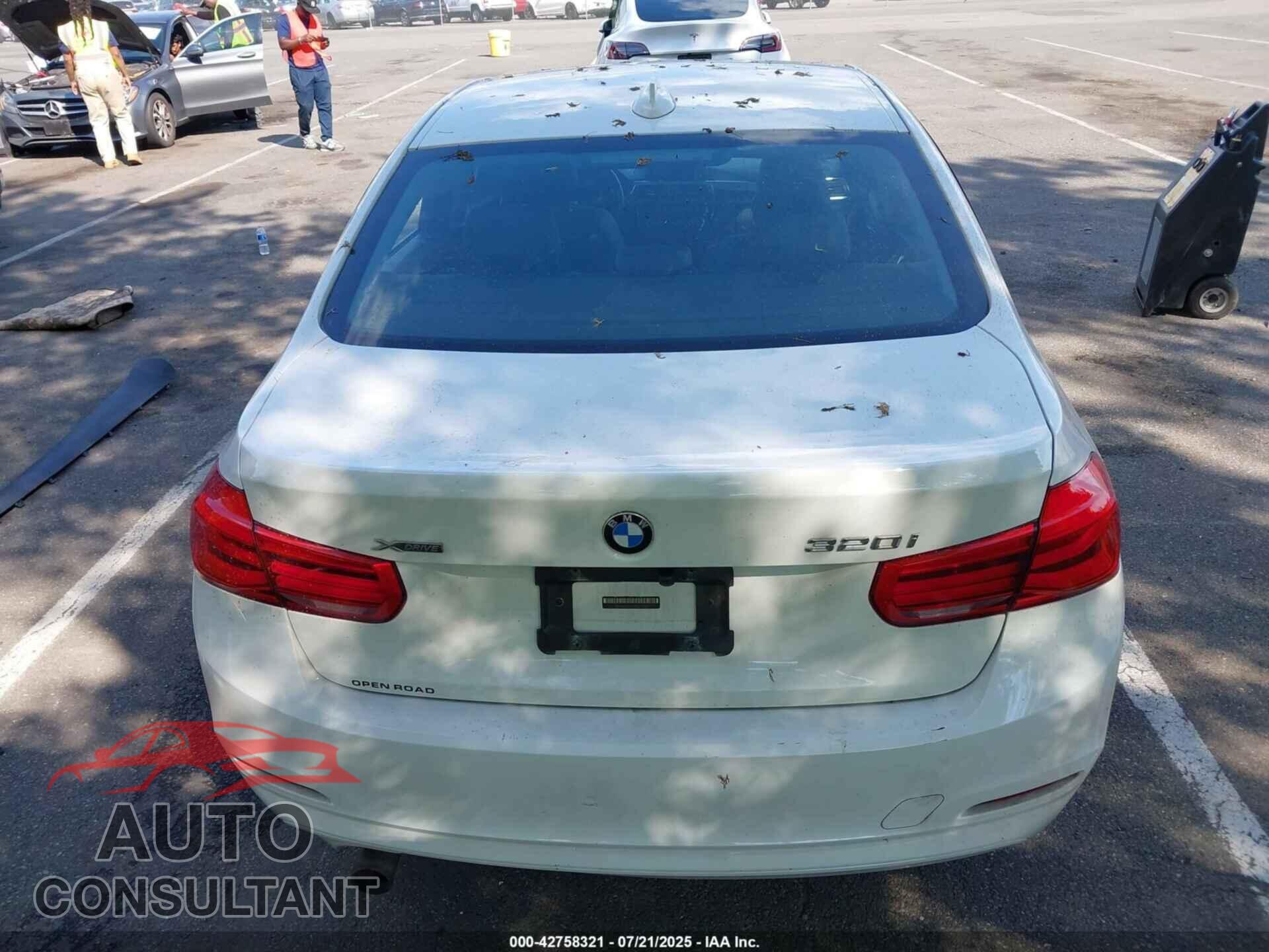 BMW 320I 2016 - WBA8E5G59GNU21325