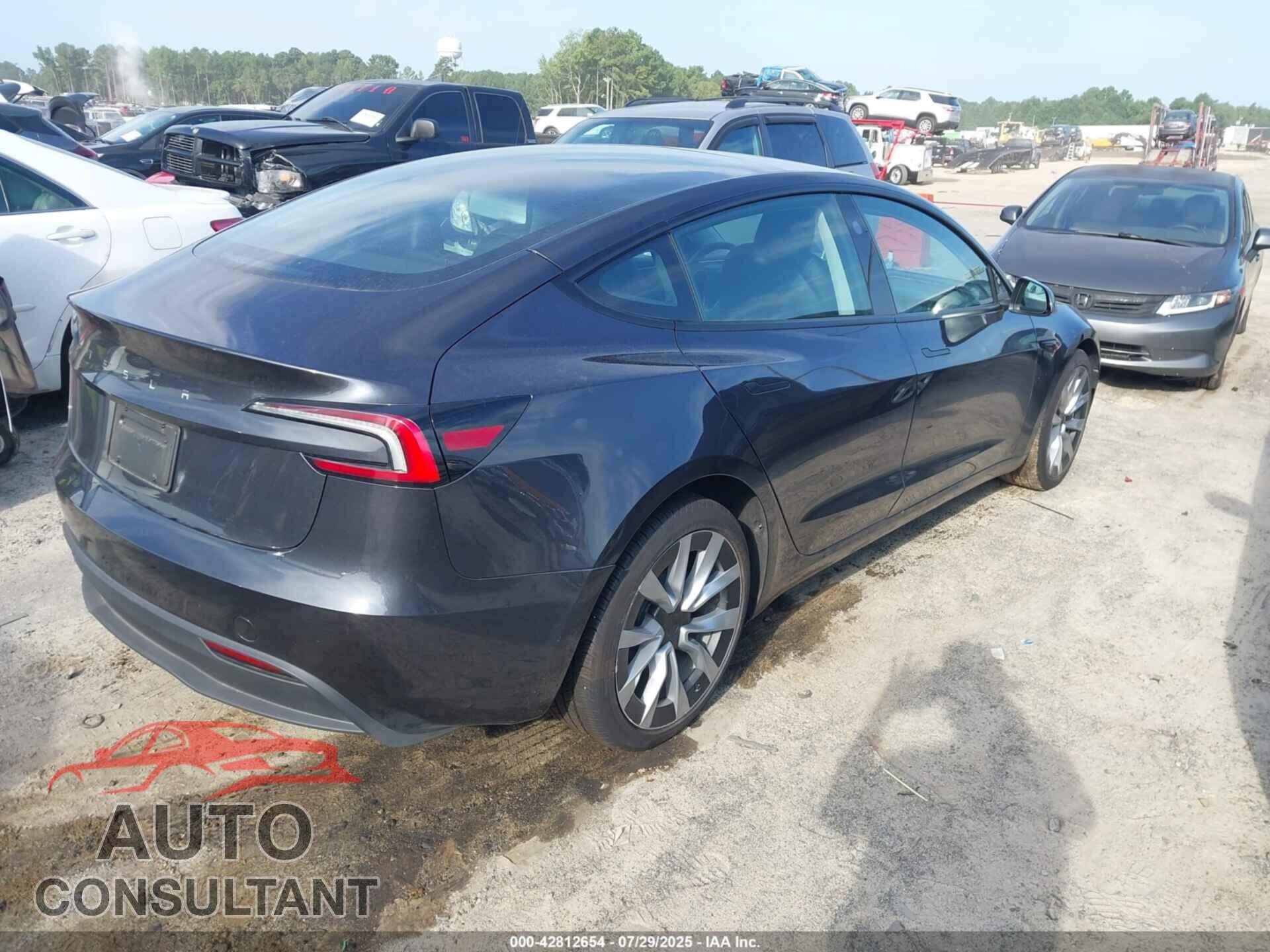 TESLA MODEL 3 2024 - 5YJ3E1EA7RF842161