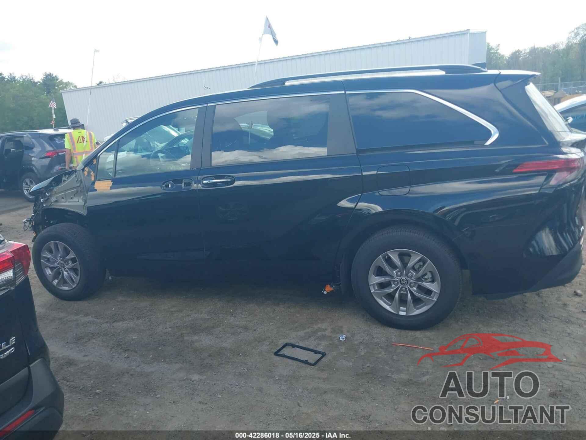 TOYOTA SIENNA 2022 - 5TDYSKFC2NS042734