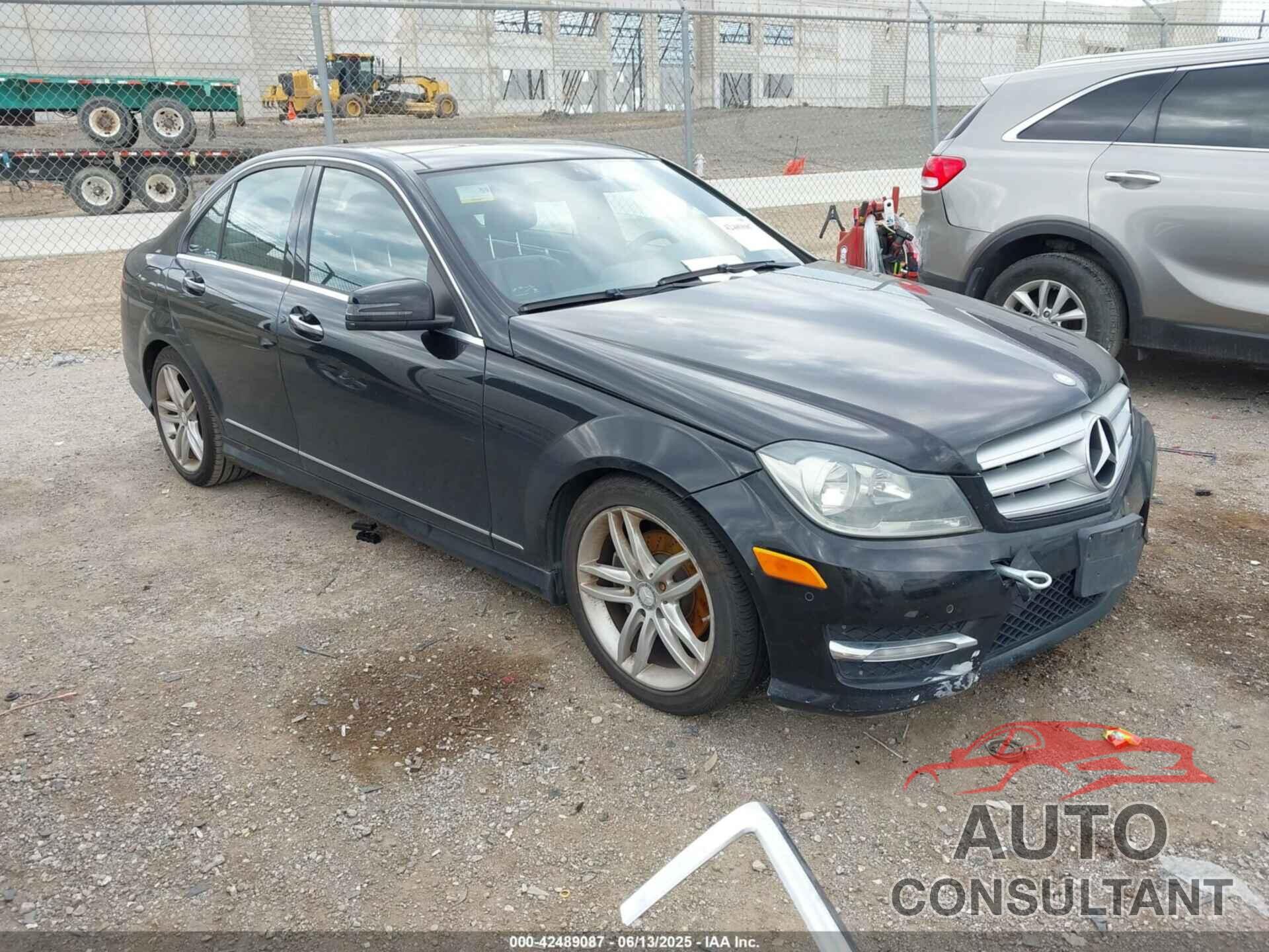 MERCEDES-BENZ C 300 2012 - WDDGF8BB9CR208314