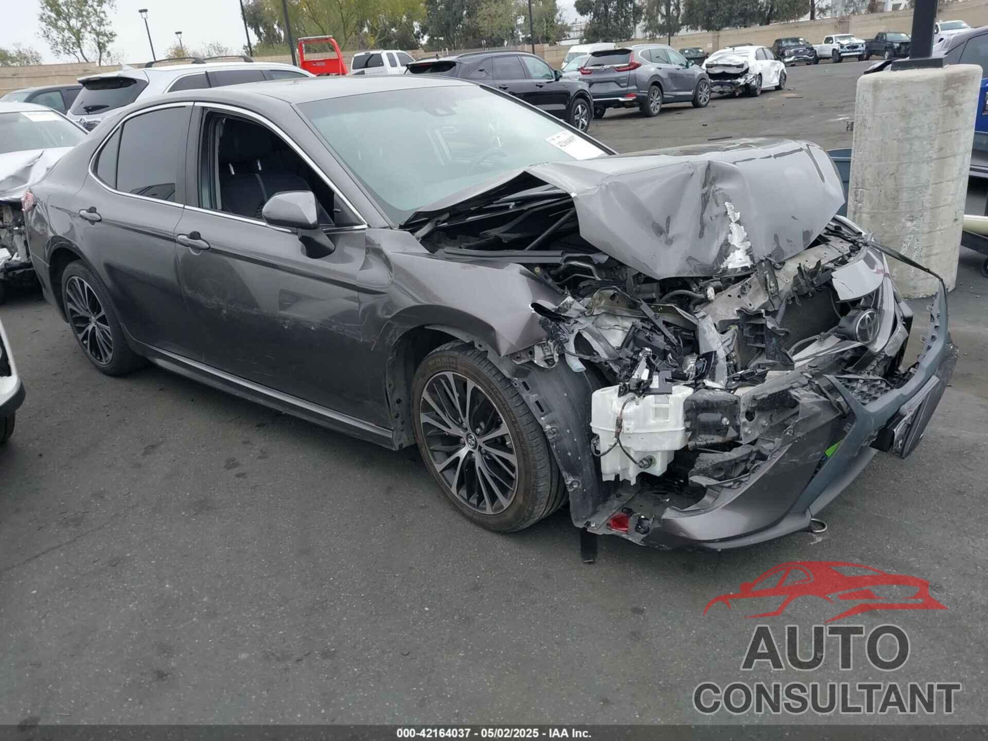 TOYOTA CAMRY 2018 - 4T1B11HK7JU579771