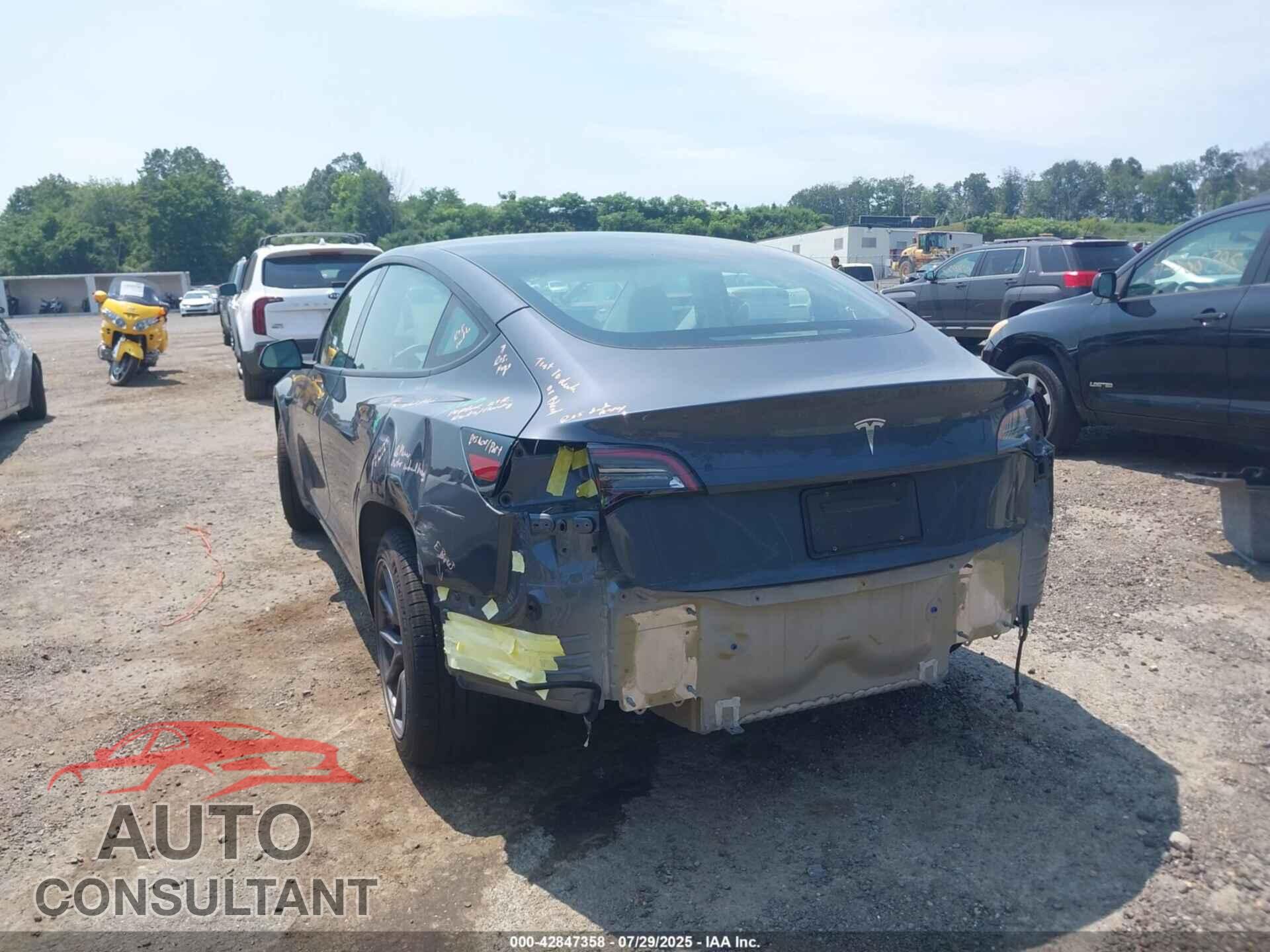 TESLA MODEL 3 2023 - 5YJ3E1EA2PF646352