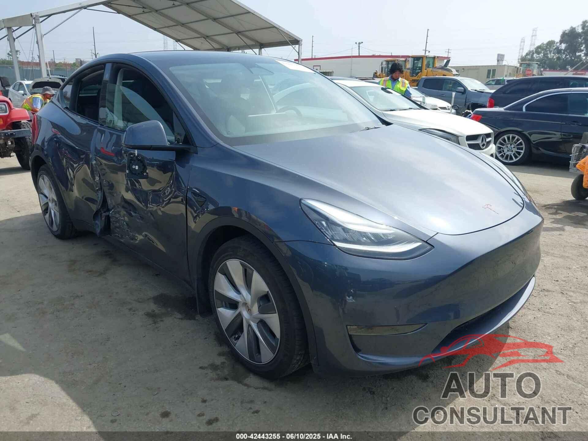 TESLA MODEL Y 2023 - 7SAYGDEE2PA042496