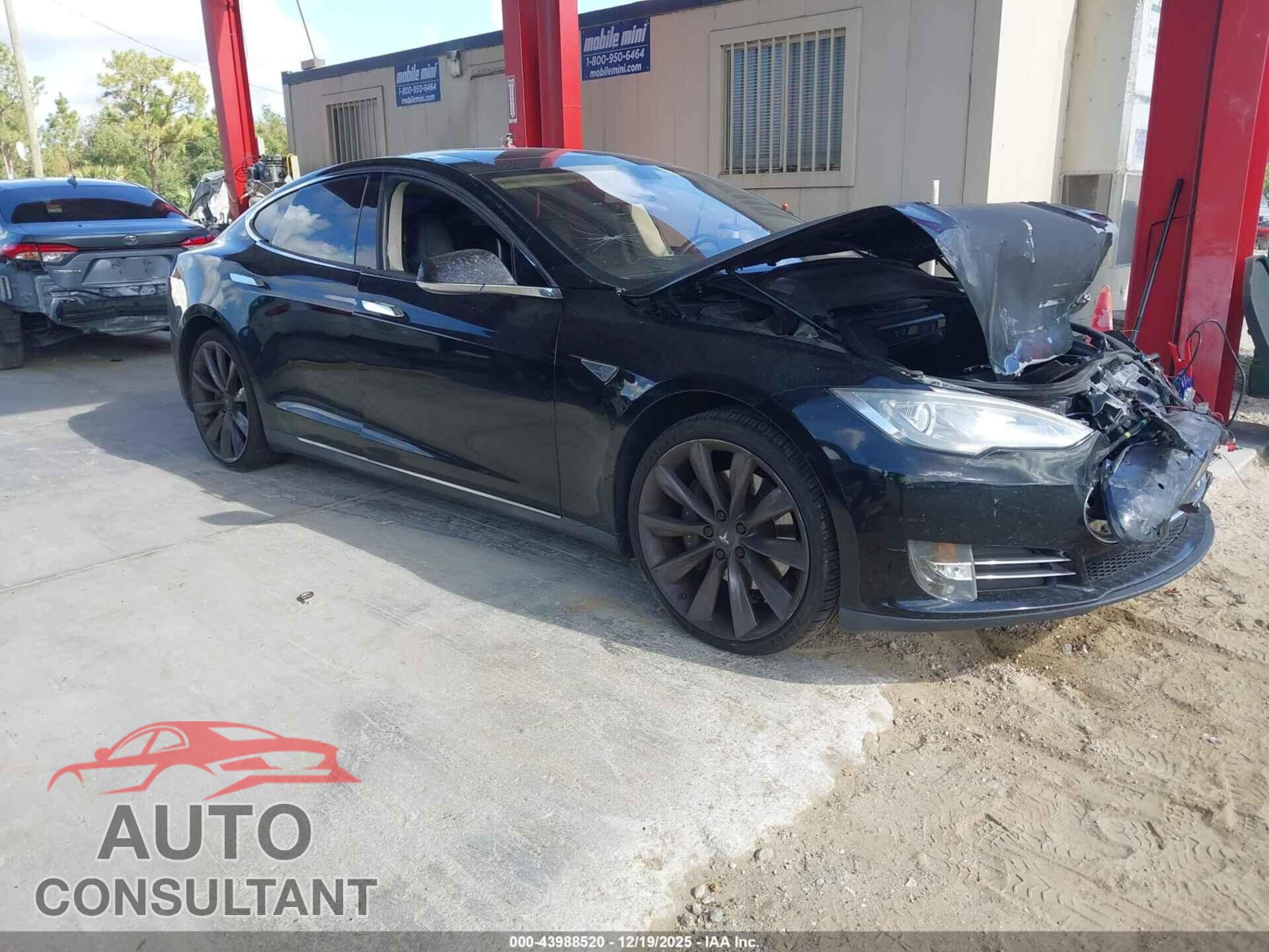 TESLA MODEL S 2013 - 5YJSA1DPXDFP04586