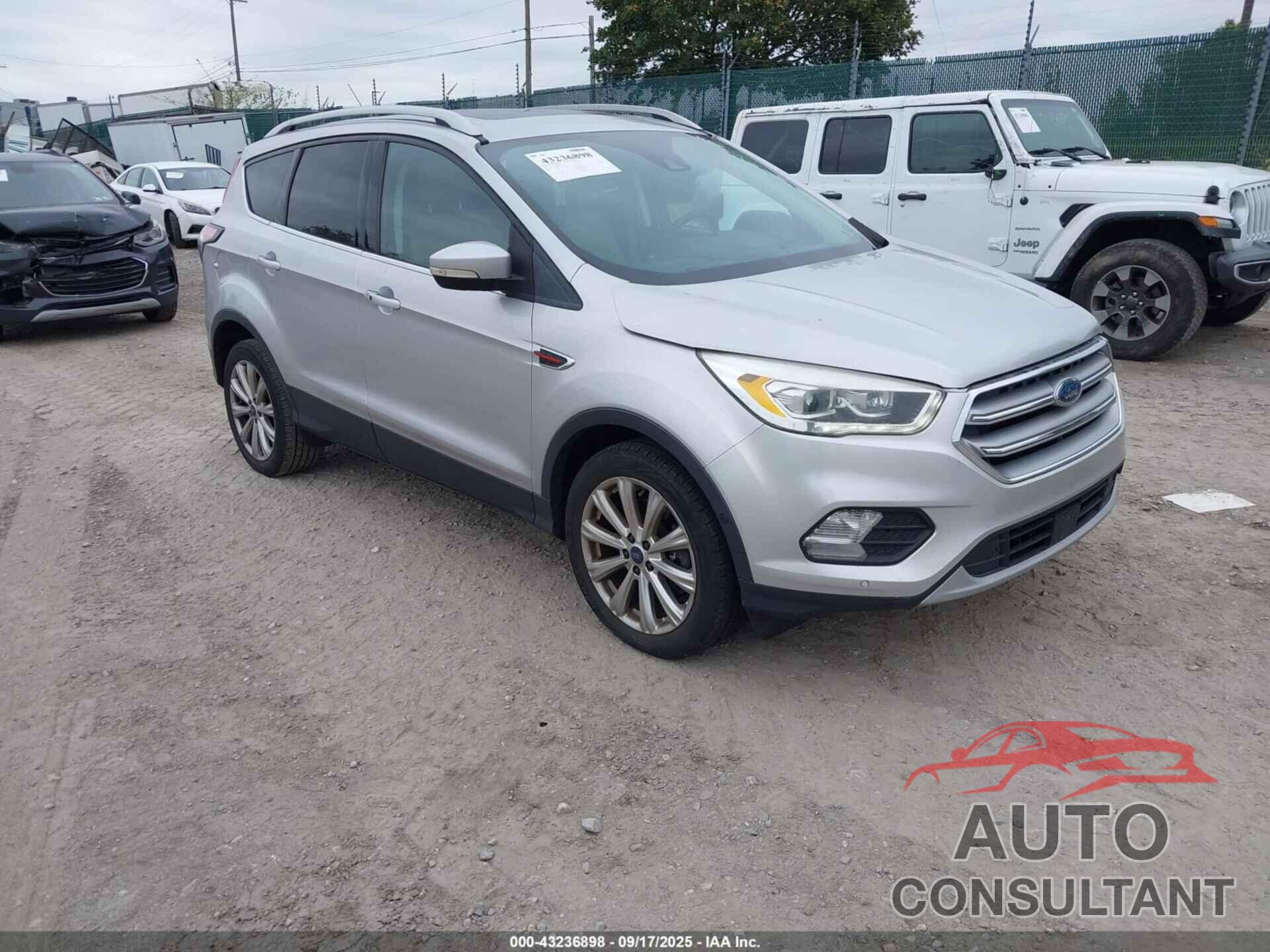 FORD ESCAPE 2017 - 1FMCU0J9XHUA75058