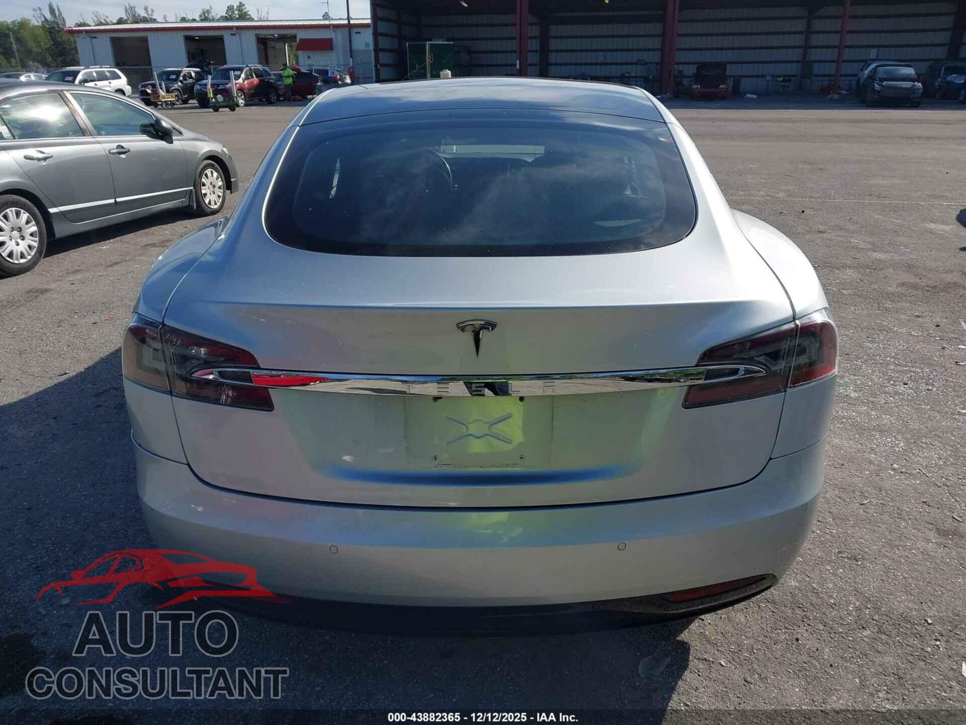 TESLA MODEL S 2017 - 5YJSA1E18HF205429