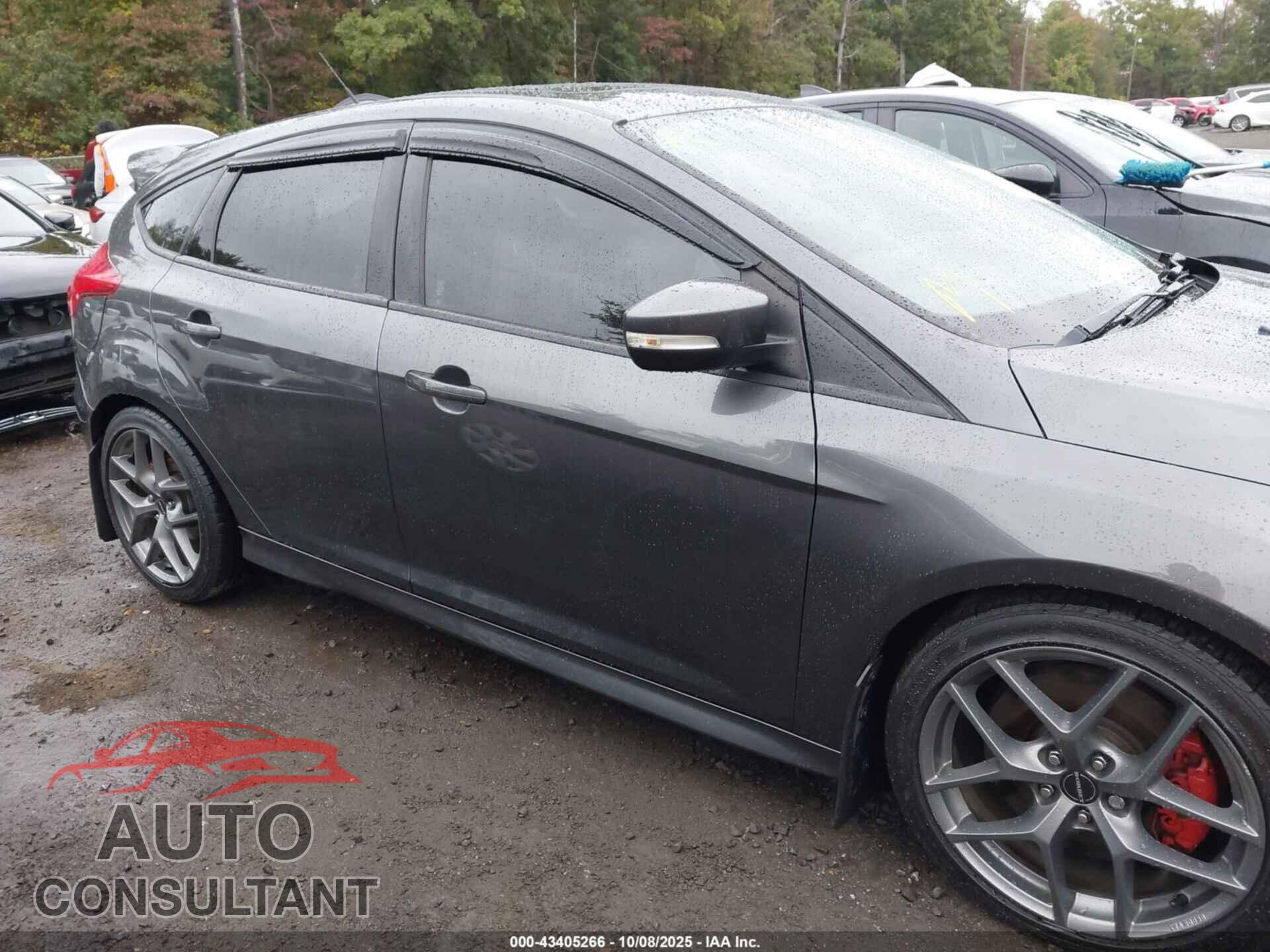 FORD FOCUS ST 2017 - 1FADP3L95HL236877