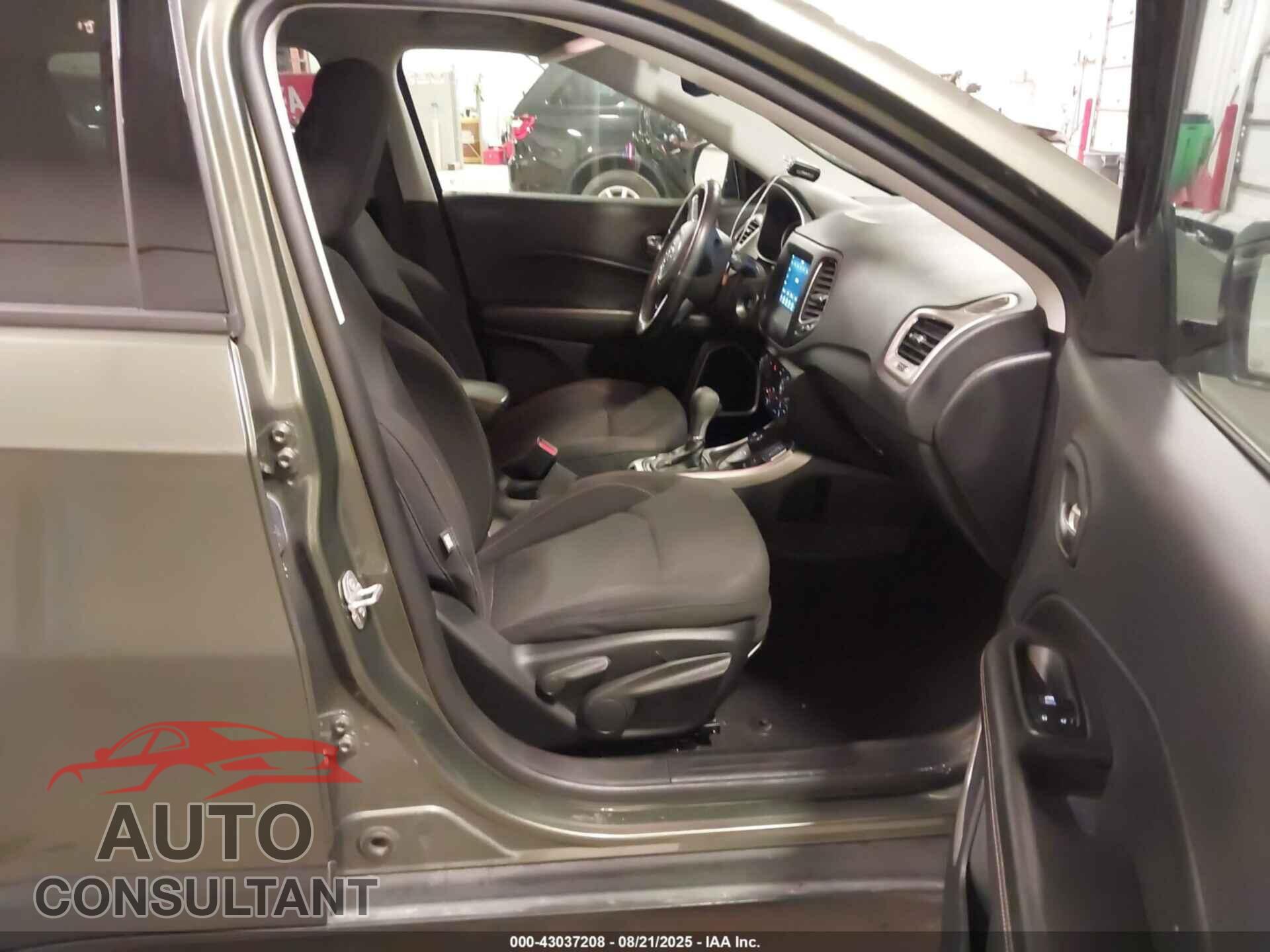 JEEP COMPASS 2020 - 3C4NJDAB5LT117591