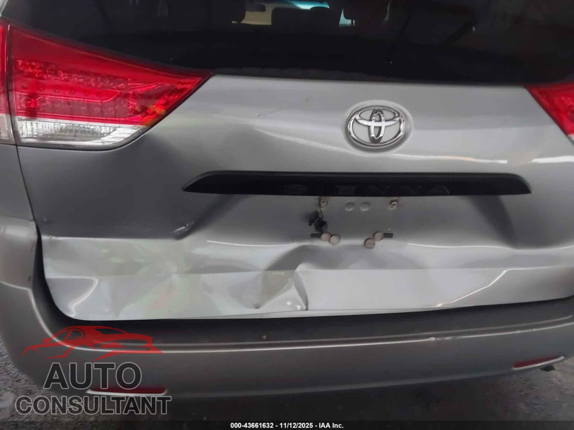 TOYOTA SIENNA 2013 - 5TDZK3DC8DS389903