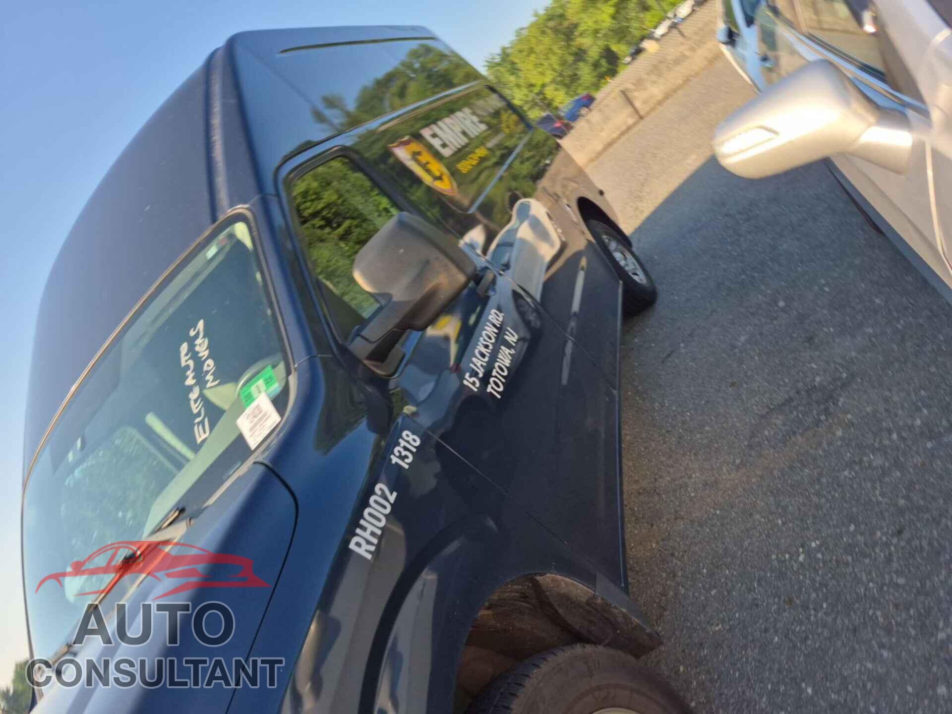 NISSAN NV CARGO NV2500 HD 2019 - 1N6BF0LY3KN800982