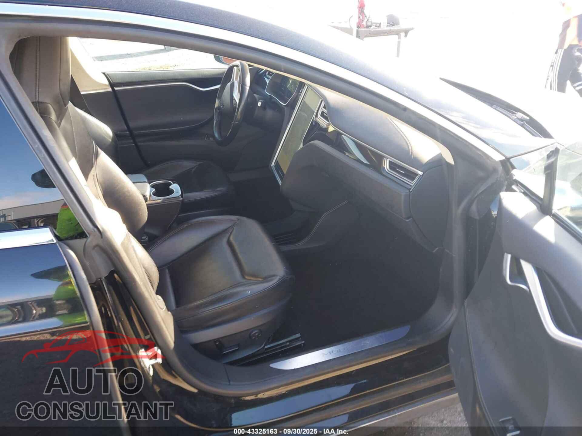 TESLA MODEL S 2015 - 5YJSA1E29FF111842