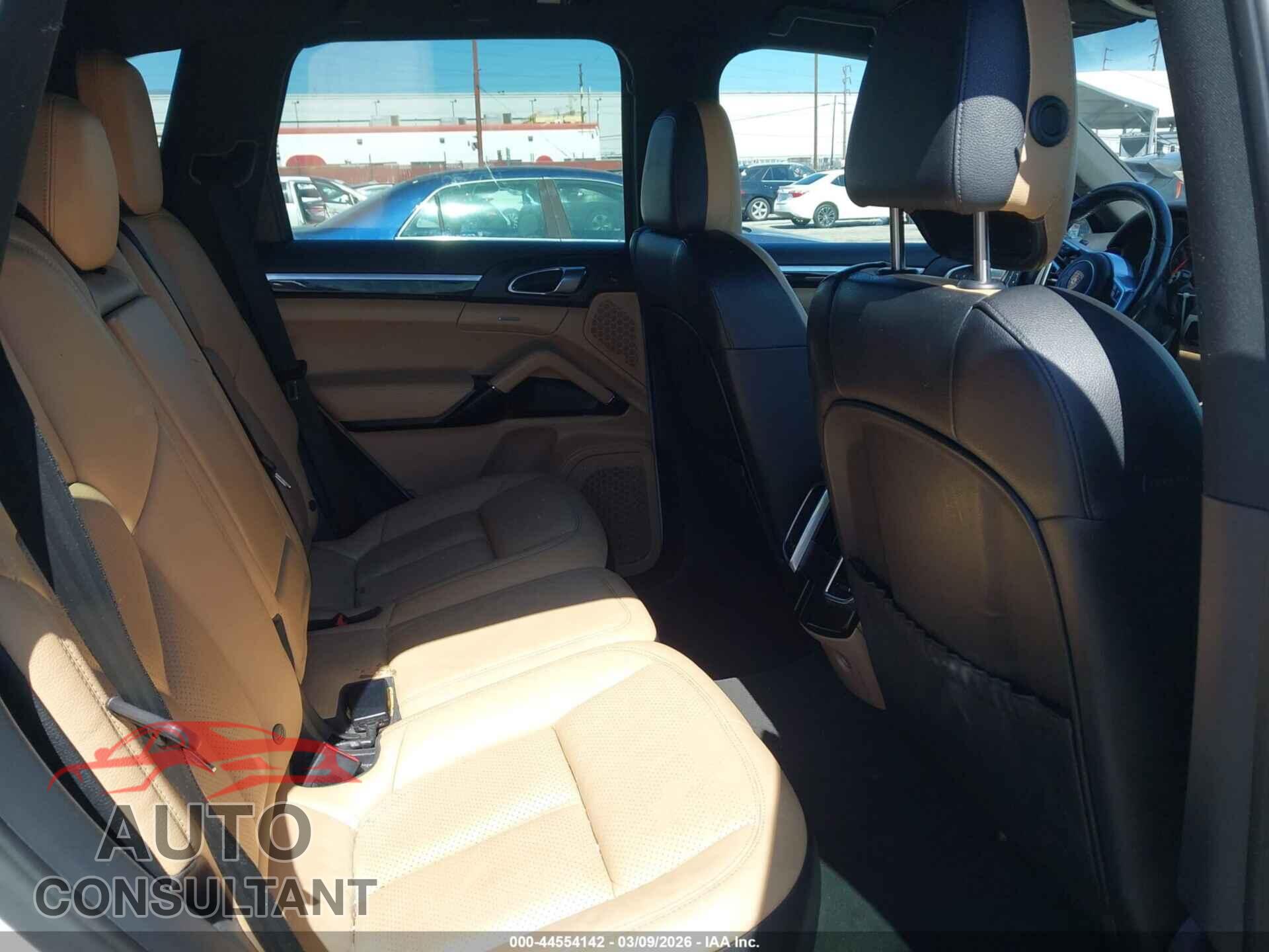 PORSCHE CAYENNE 2016 - WP1AA2A25GLA09300