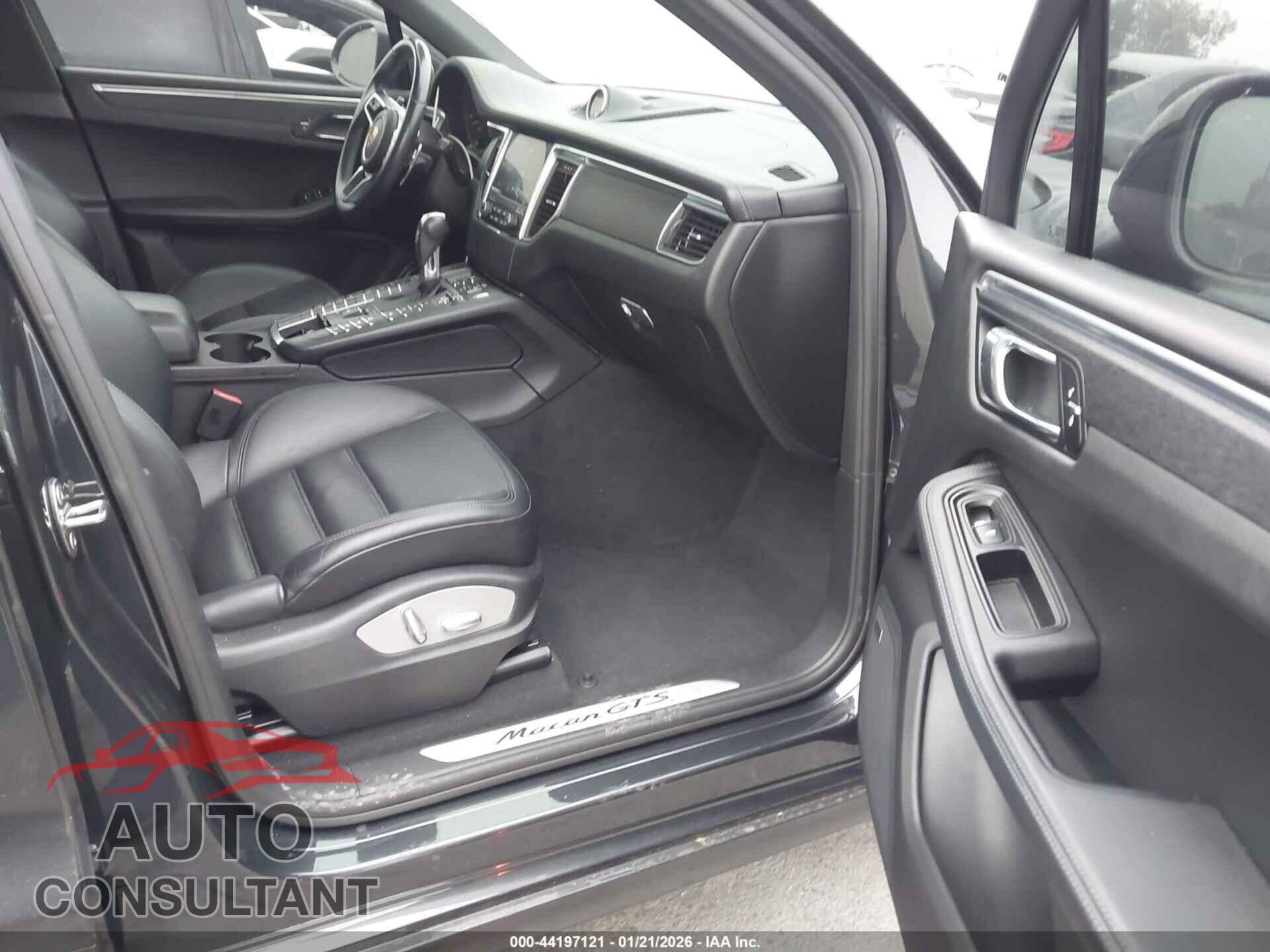 PORSCHE MACAN 2017 - WP1AG2A59HLB55516