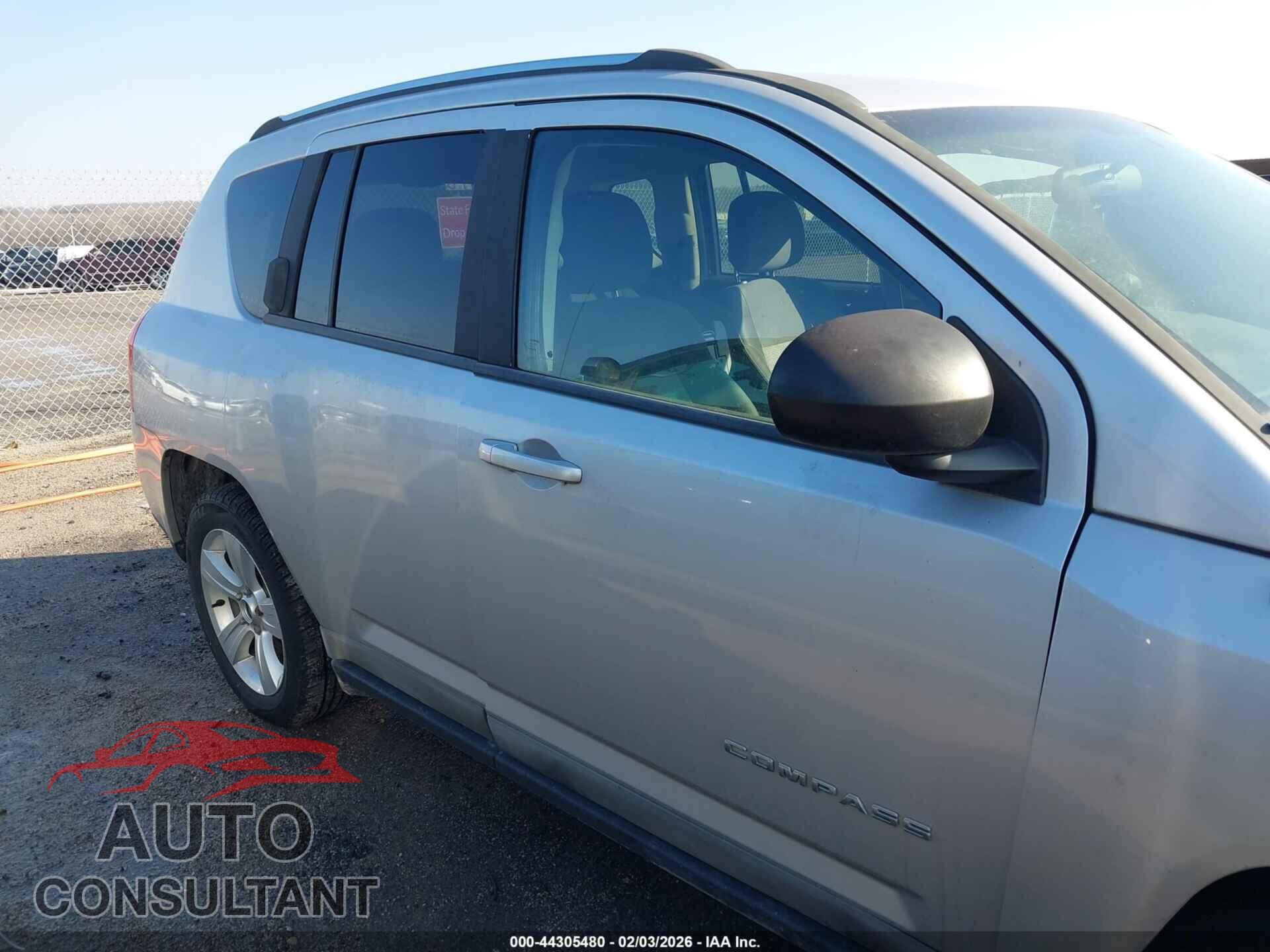 JEEP COMPASS 2011 - 1J4NF1FB3BD136079