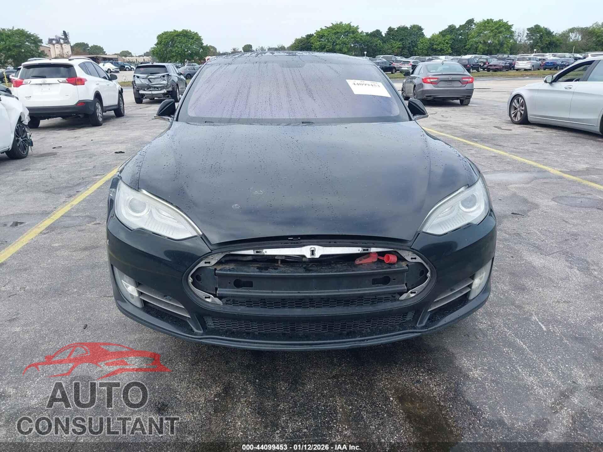 TESLA MODEL S 2013 - 5YJSA1DN0DFP12081