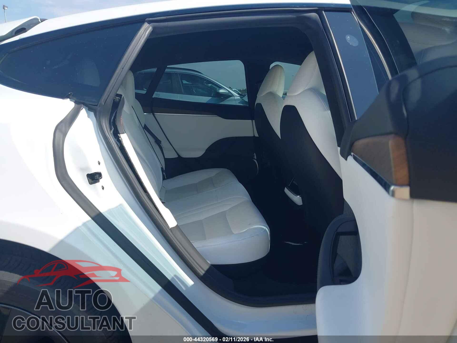 TESLA MODEL S 2022 - 5YJSA1E58NF493449