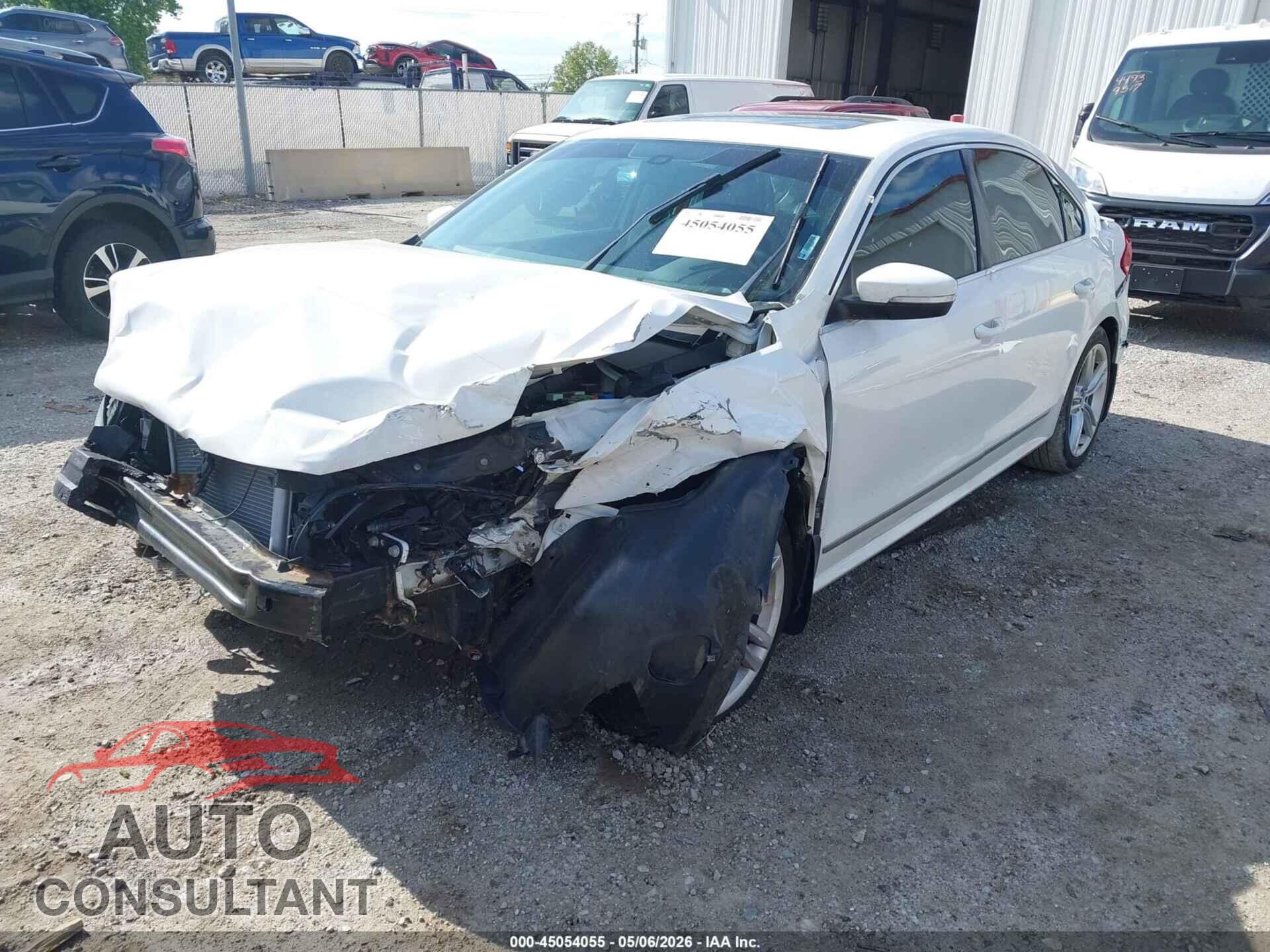 VOLKSWAGEN PASSAT 2013 - 1VWCN7A31DC108564