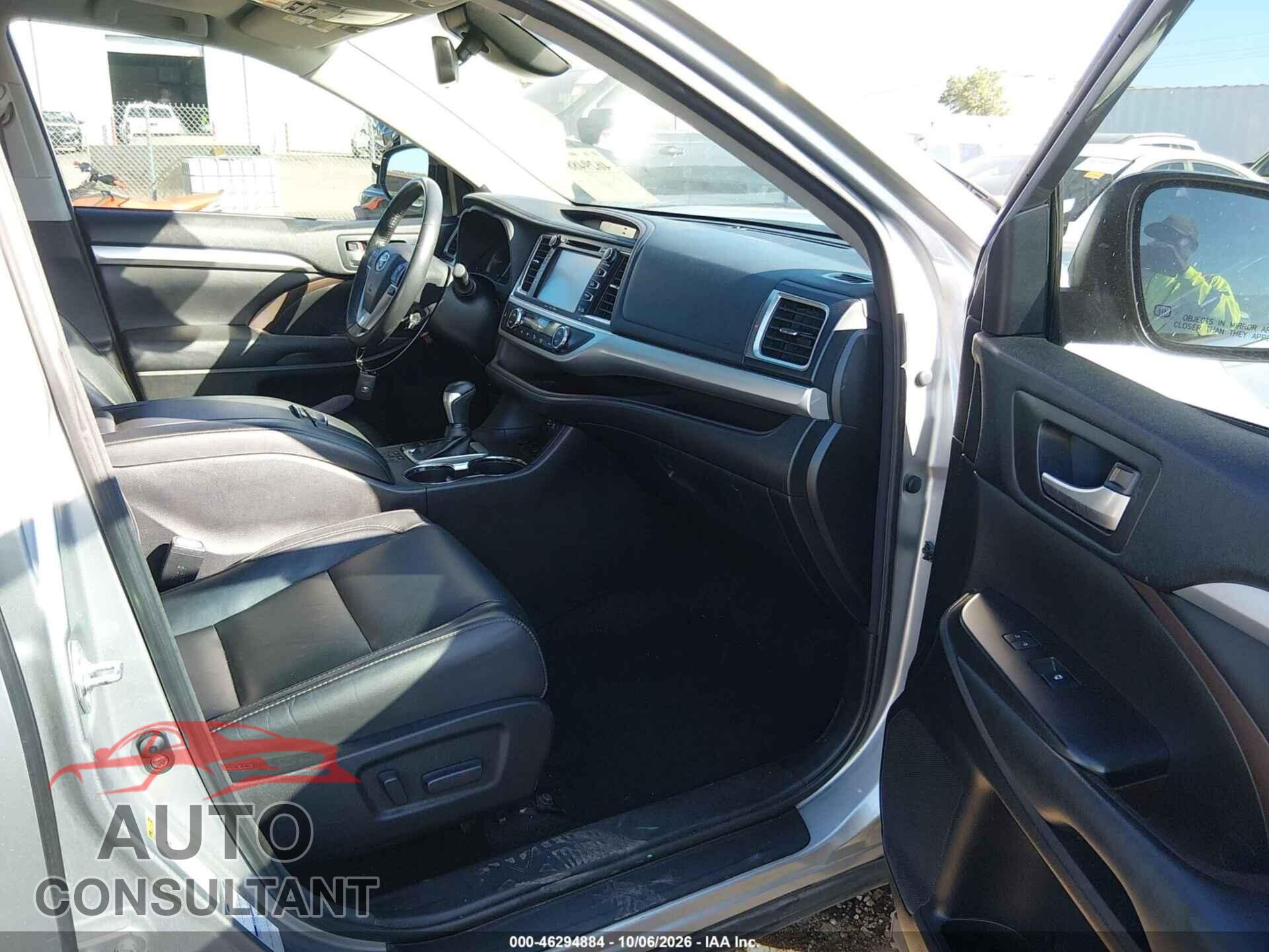 TOYOTA HIGHLANDER 2018 - 5TDJZRFH2JS488362
