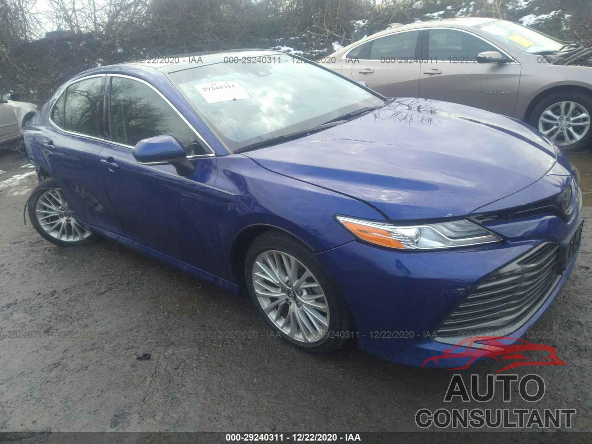 TOYOTA CAMRY 2018 - 4T1B11HK0JU579501
