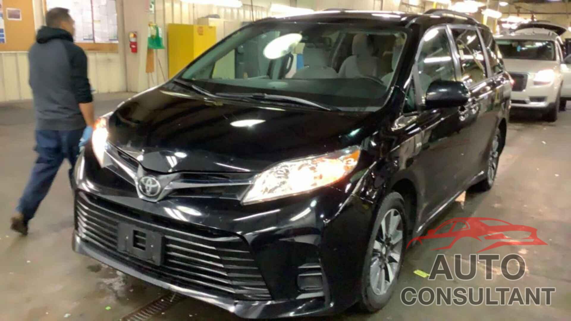 TOYOTA SIENNA 2019 - 5TDJZ3DC6KS223627