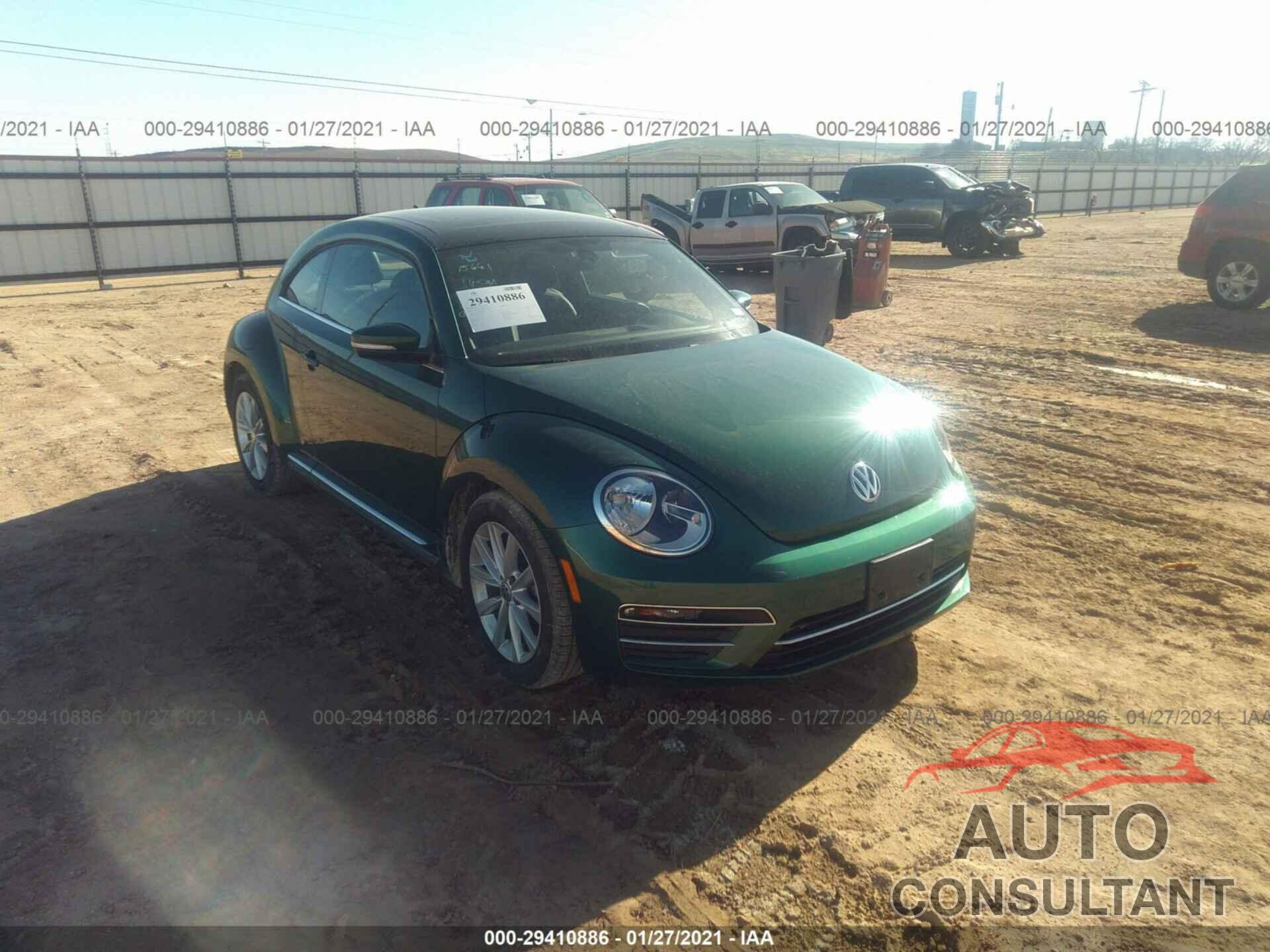 VOLKSWAGEN BEETLE 2018 - 3VWJD7AT4JM712730