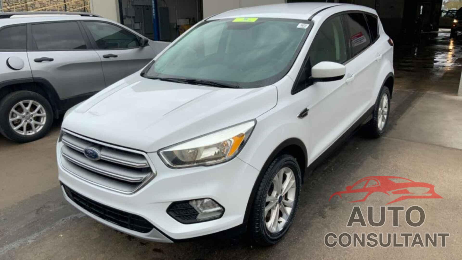 FORD ESCAPE 2017 - 1FMCU0GD2HUA62767