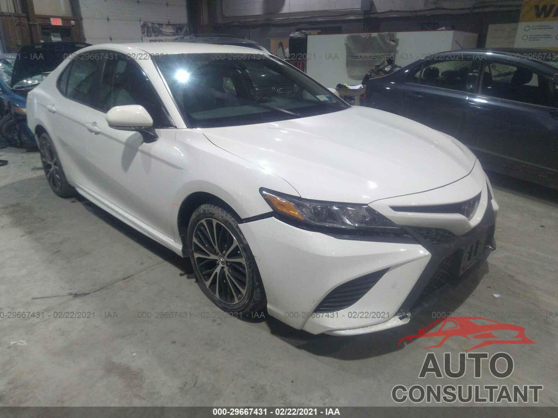 TOYOTA CAMRY 2018 - 4T1B11HK8JU145777
