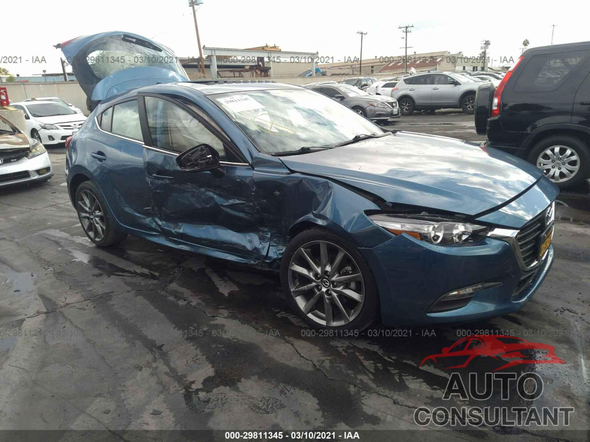 MAZDA MAZDA3 5-DOOR 2018 - 3MZBN1L38JM188994