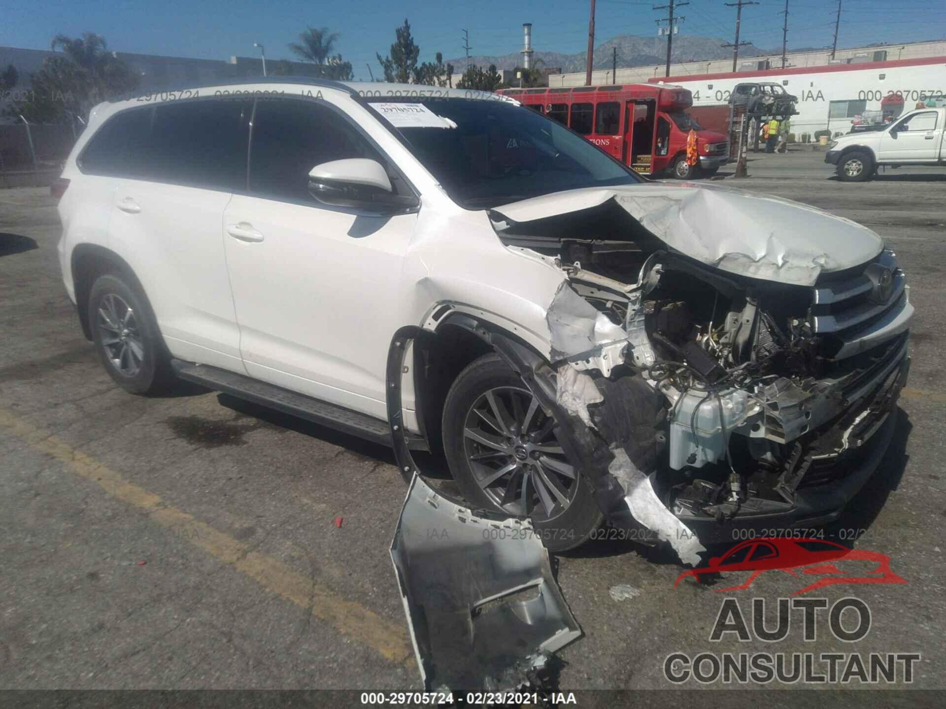 TOYOTA HIGHLANDER 2018 - 5TDKZRFH4JS547500