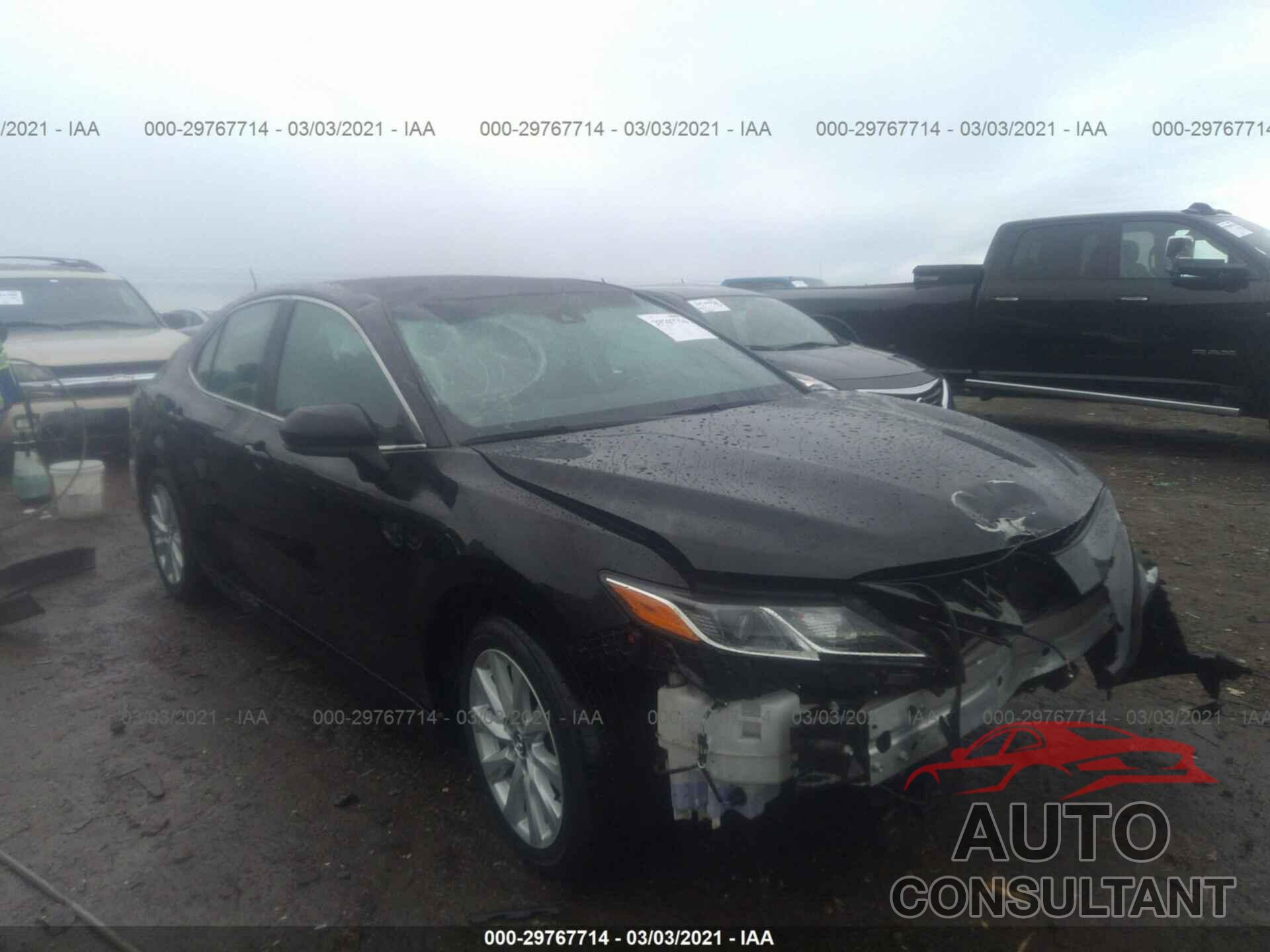 TOYOTA CAMRY 2018 - 4T1B11HK0JU120842