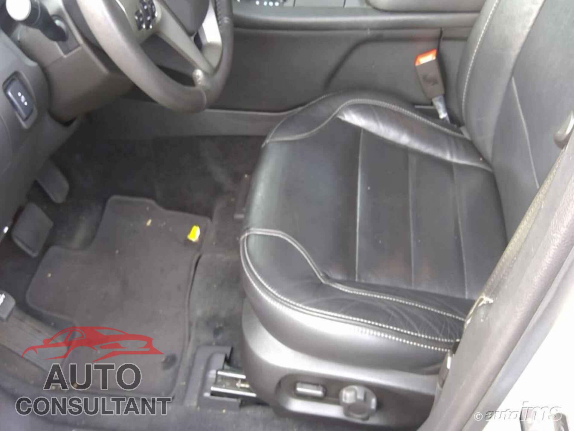 FORD TAURUS 2017 - 1FAHP2E81HG117636